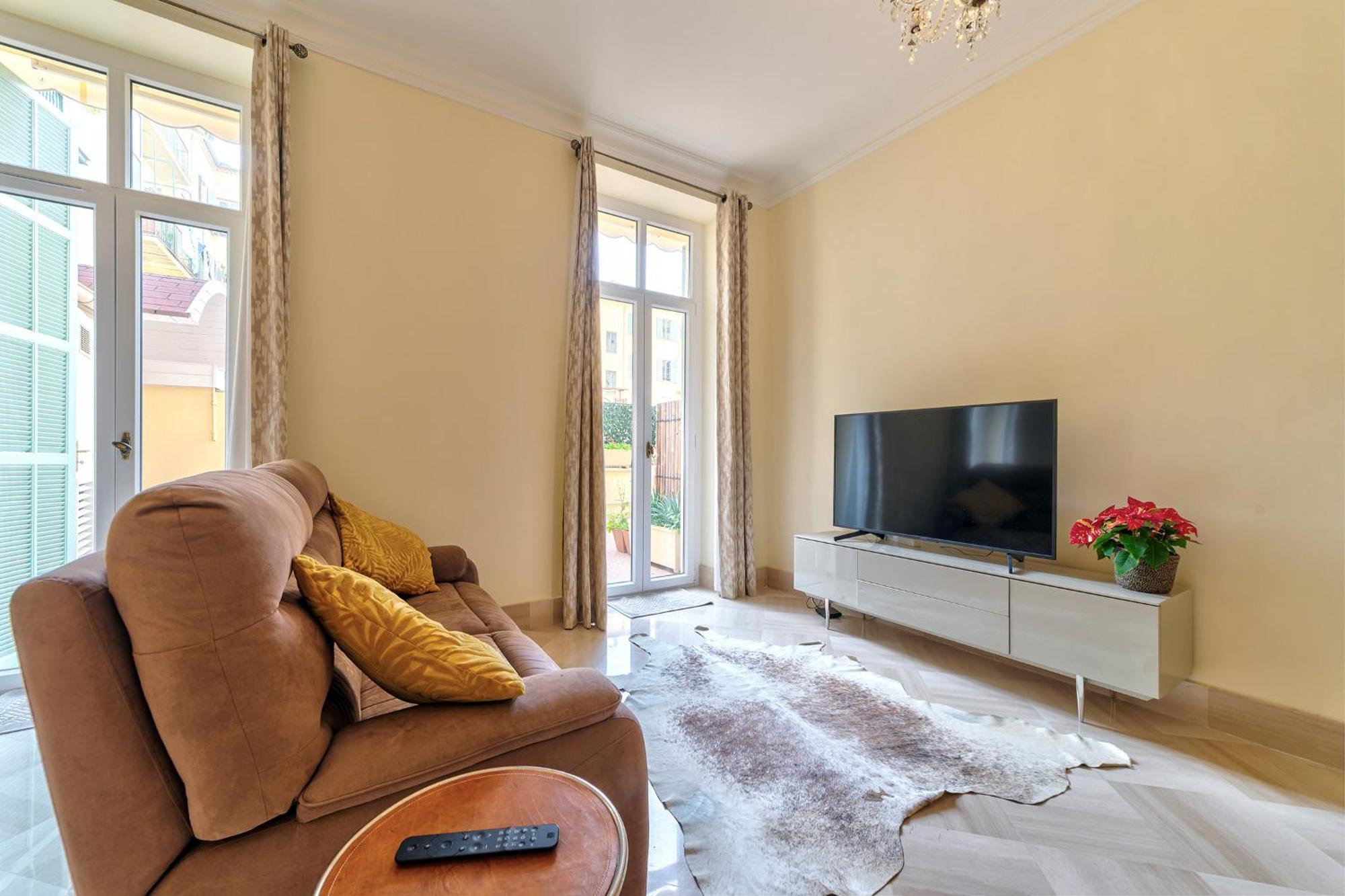 Elegant In Centre With Grand Terrace Appartement