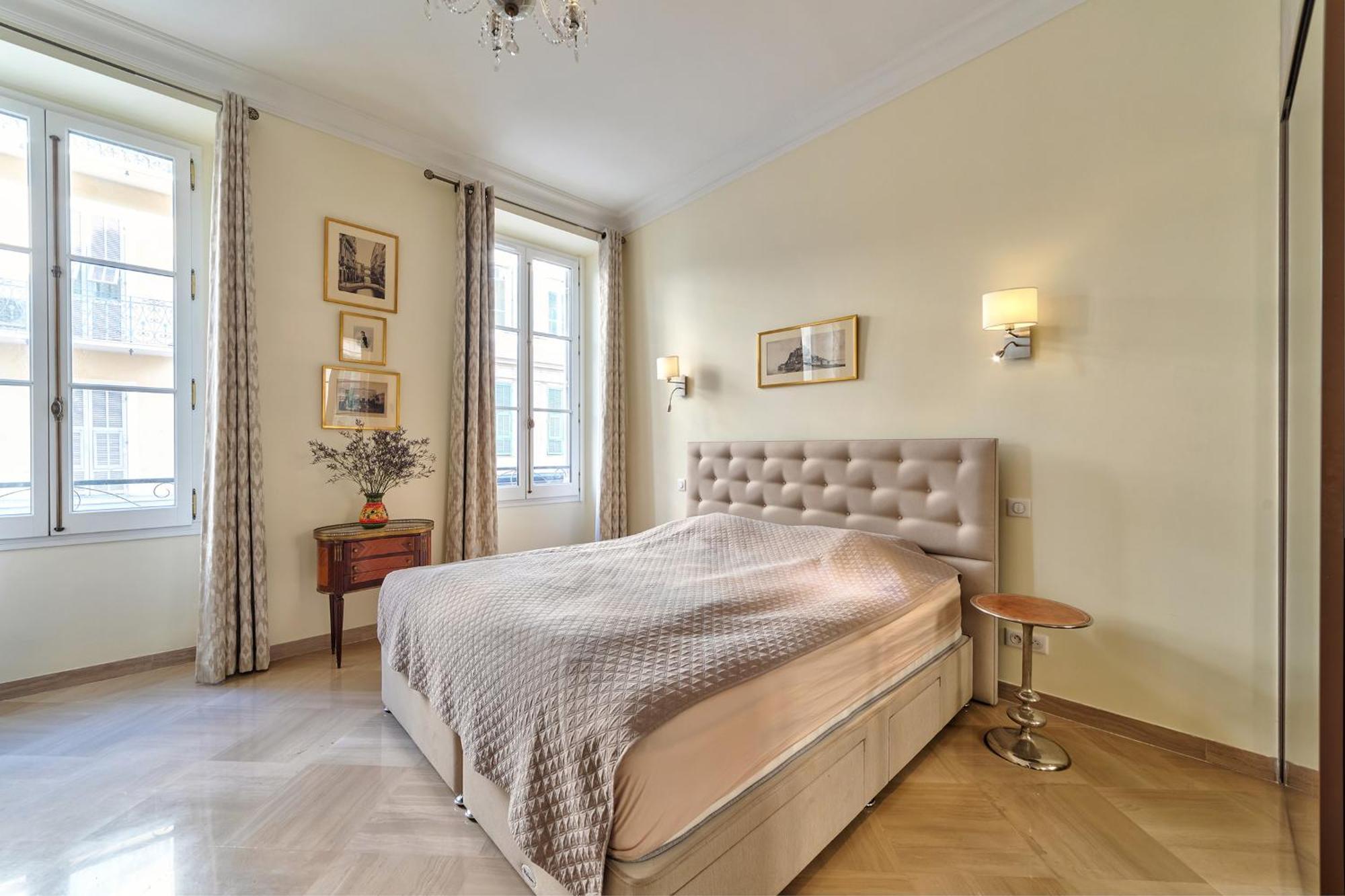 Elegant In Centre With Grand Terrace Nice