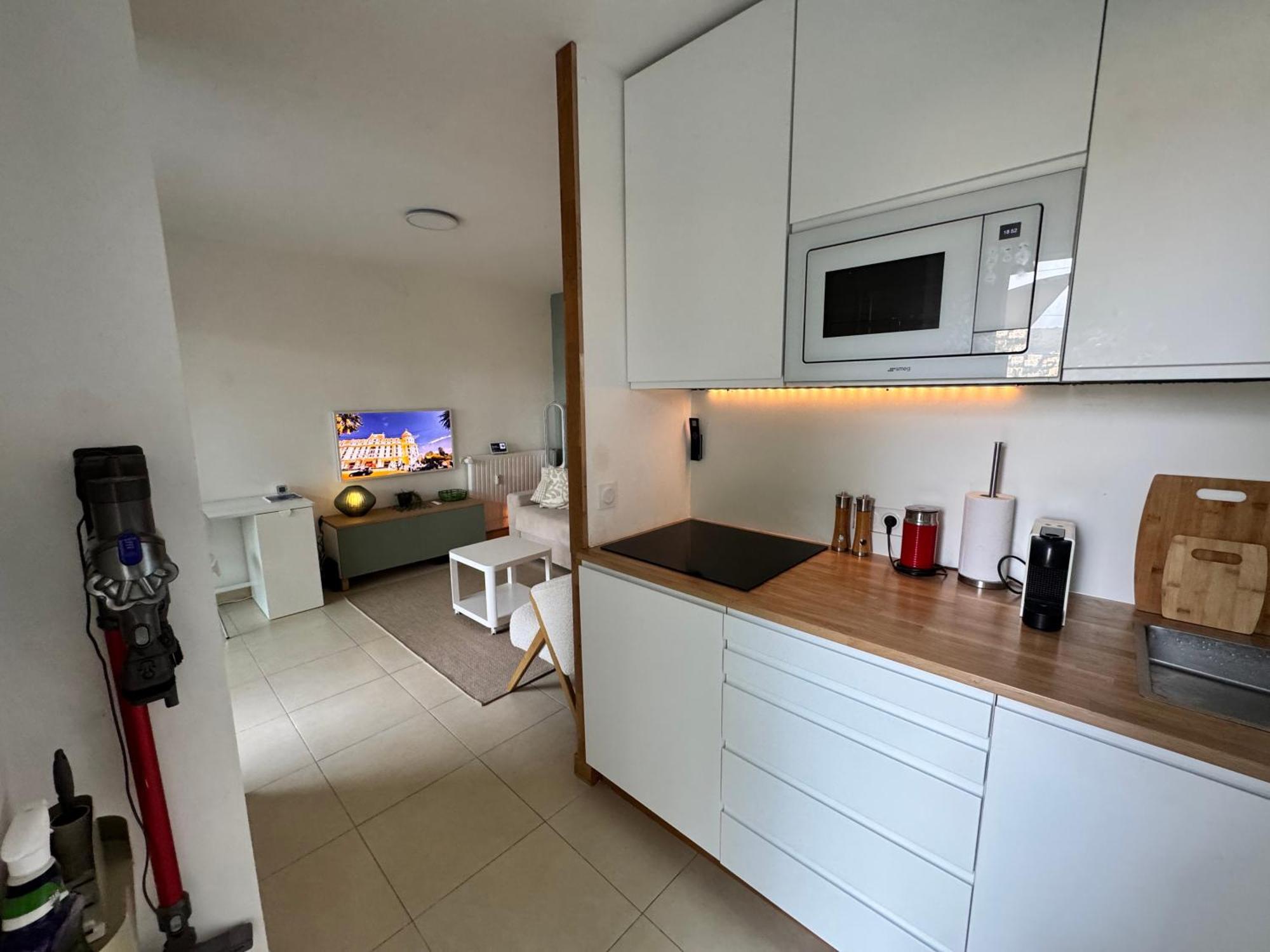 Art Apartment *