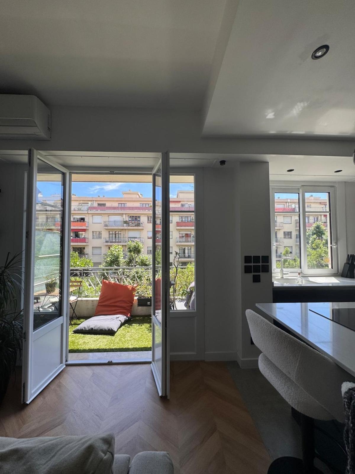 Beautiful 2-room, Ac, Center, Terrace *