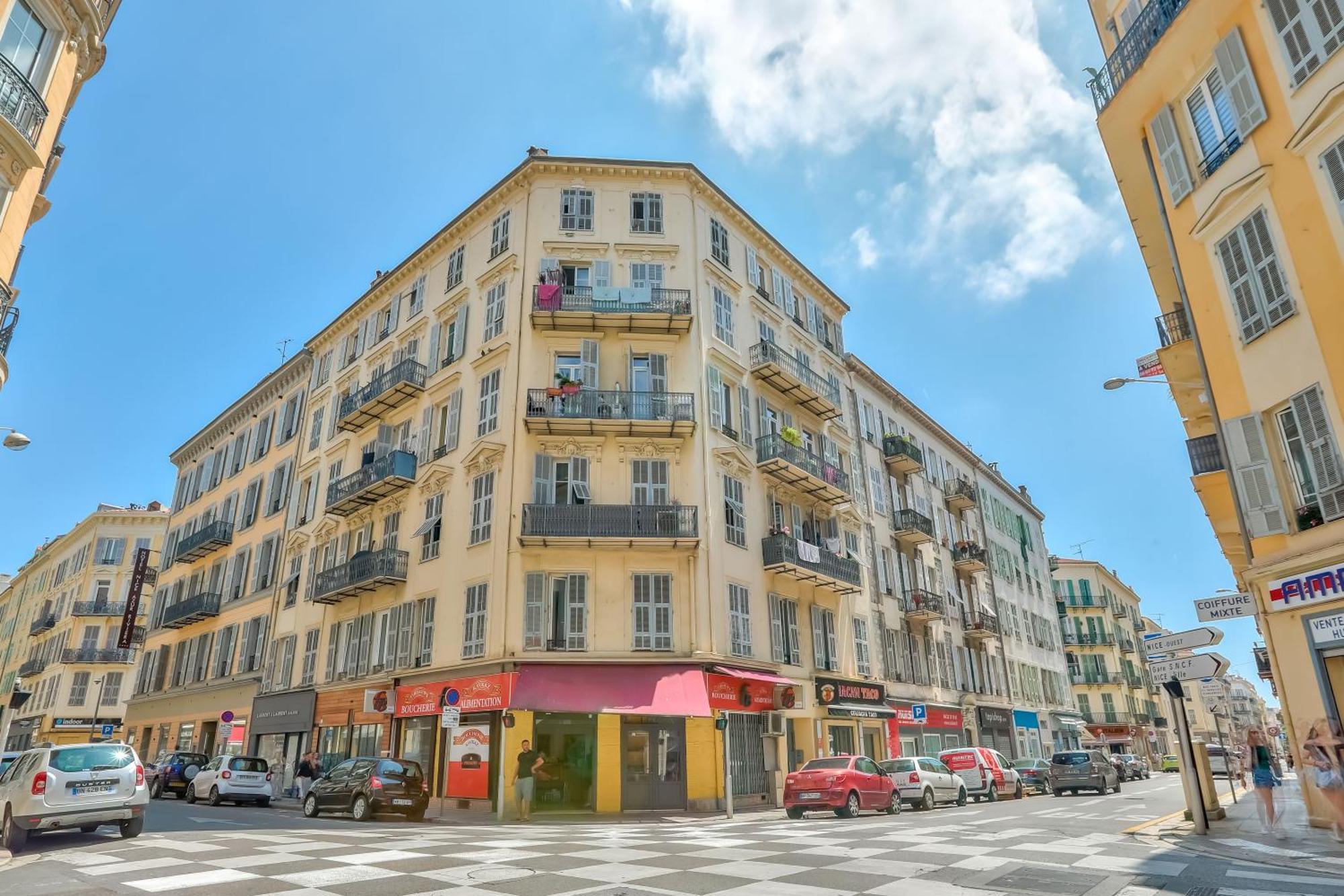 Magnifique En Plein Centre De *