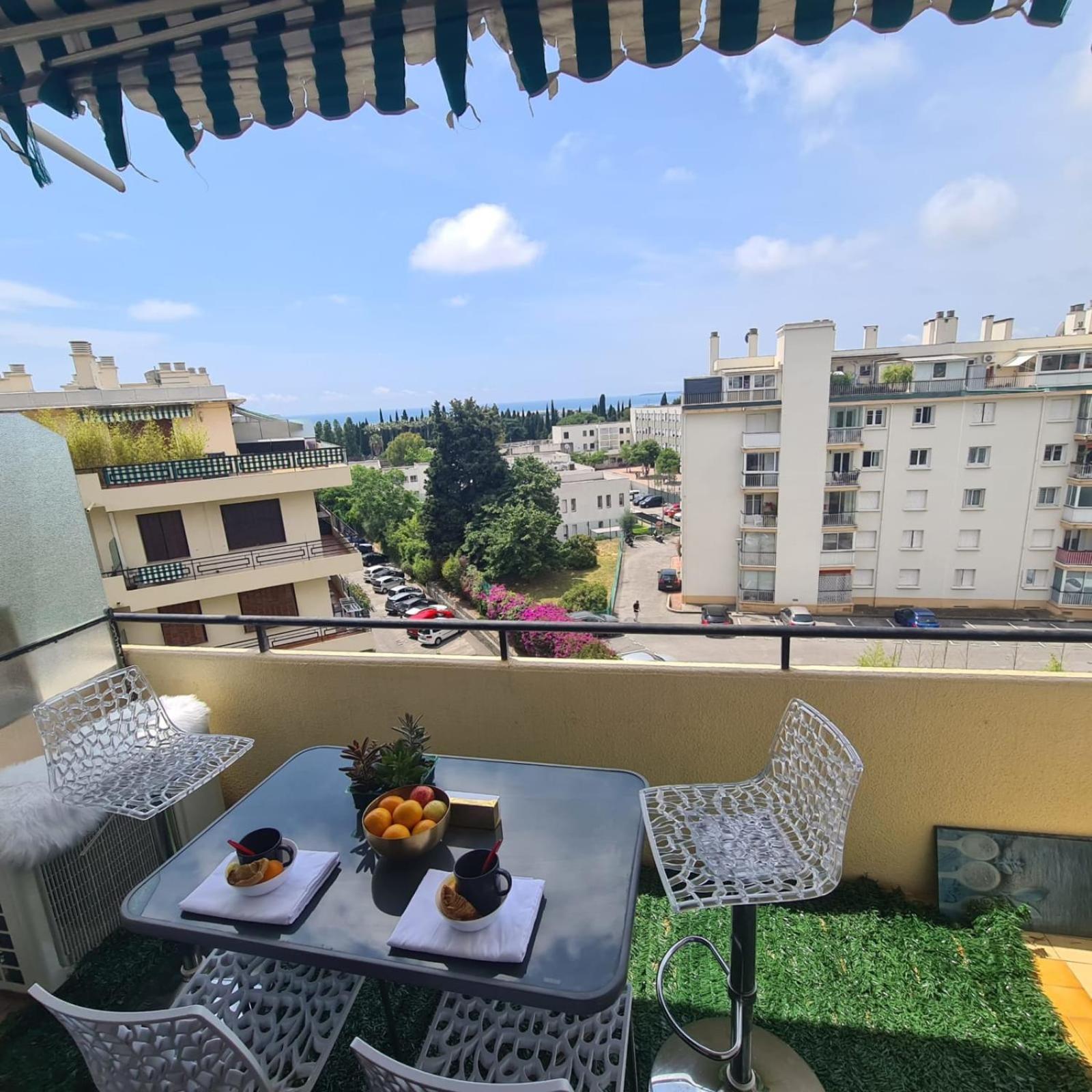 For 4 With Balcony - Near Park *