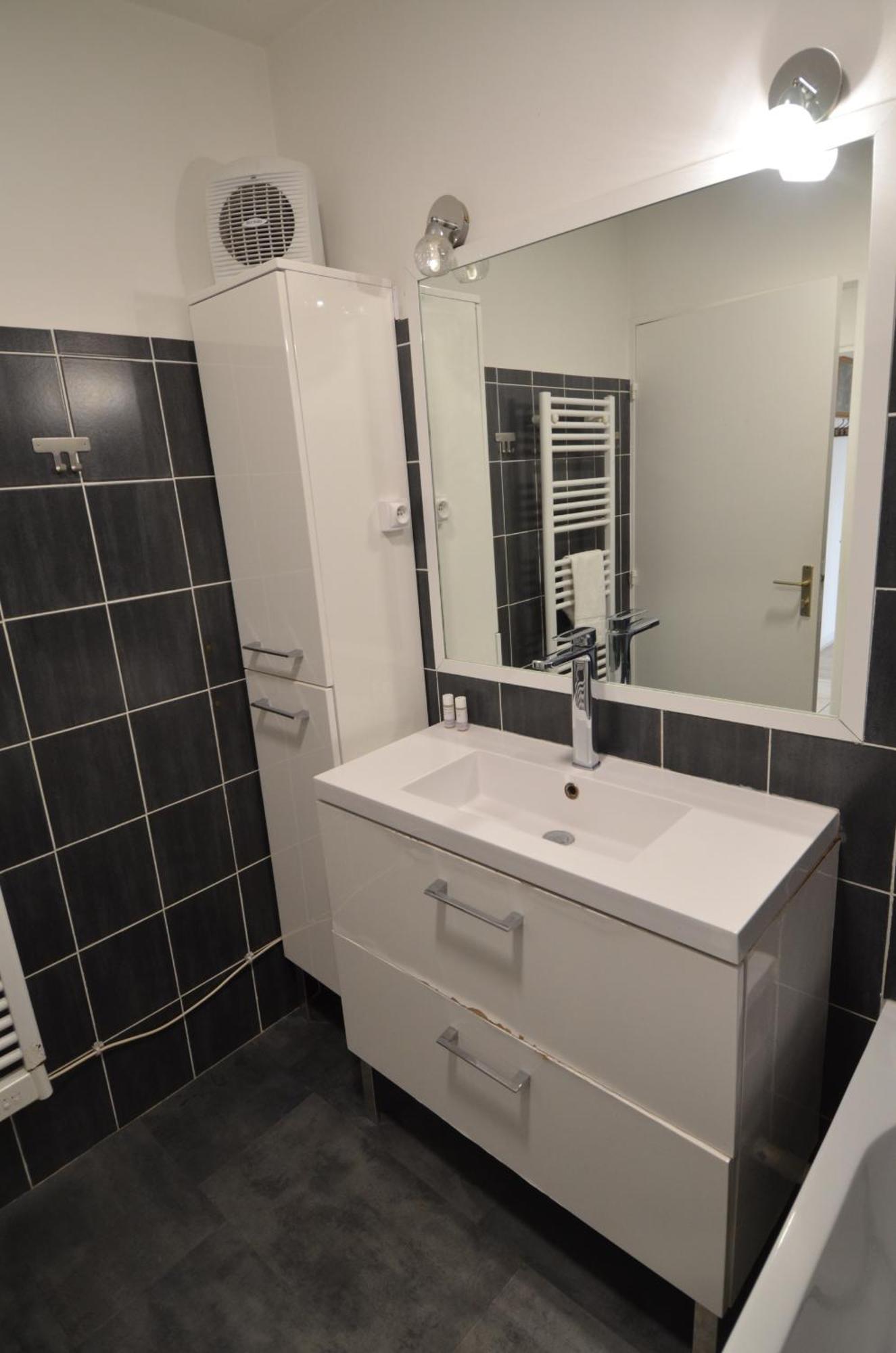 Plein Ciel - 5 Personnes Avec Piscine Sur La Corniche Fleurie A Apartment *