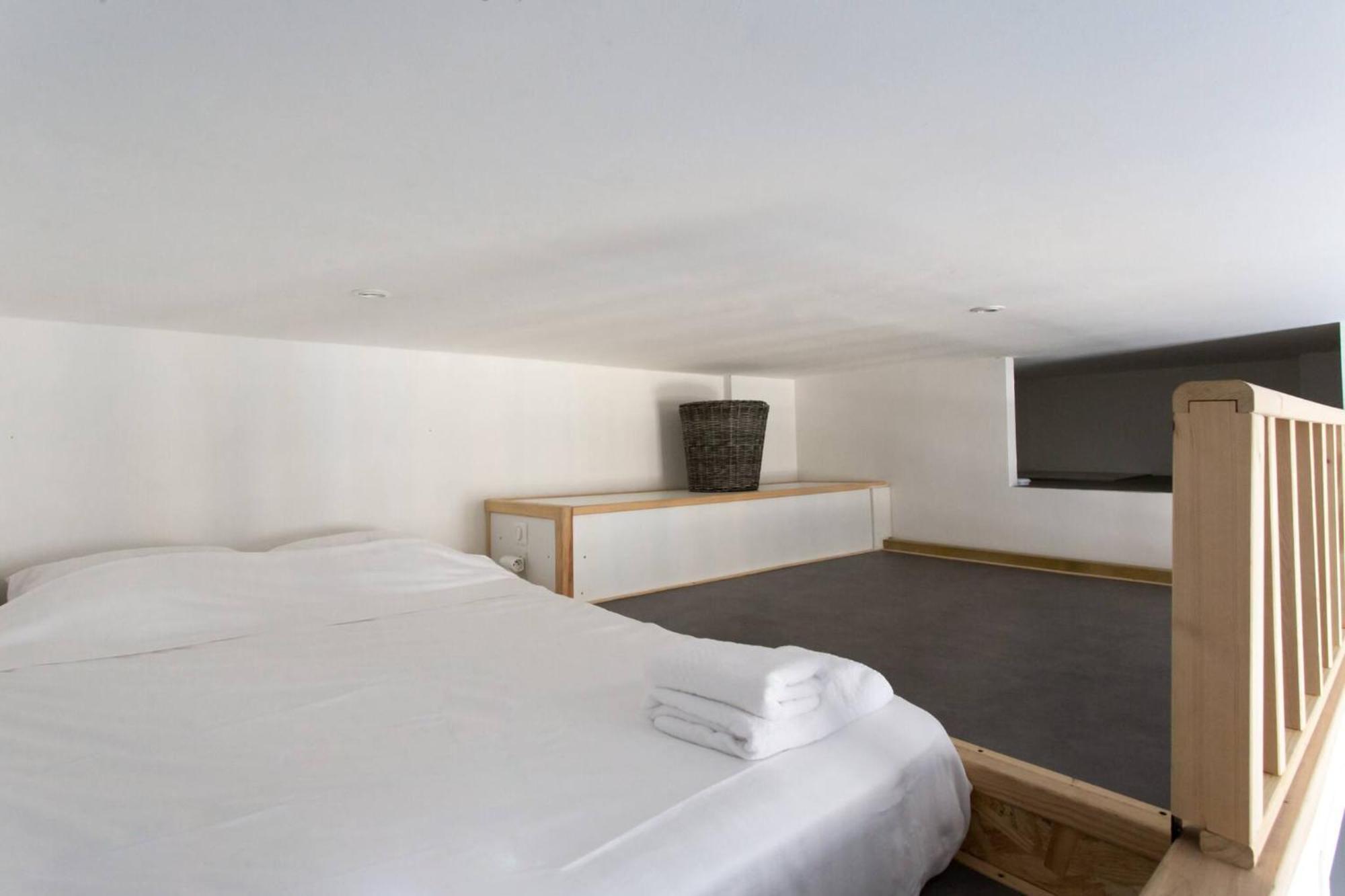 Gioa- Avec Balcon, Place Garibaldi -paillon Apartment *