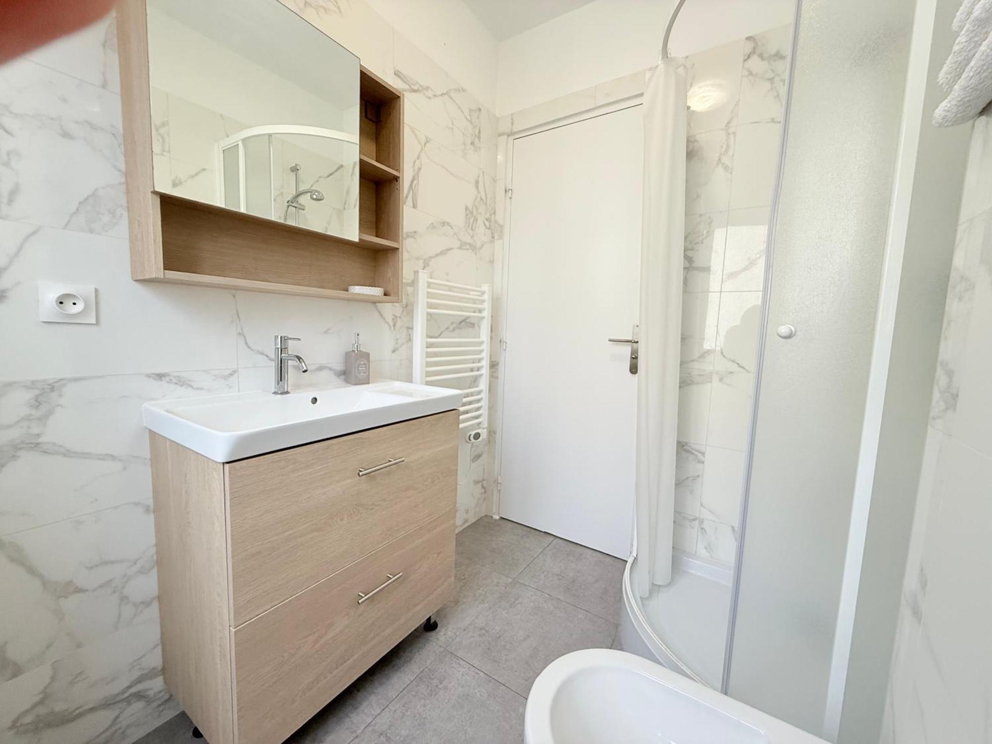 Apartment Seaside Place,1 Min To The Beach, Wi Fi, Parking