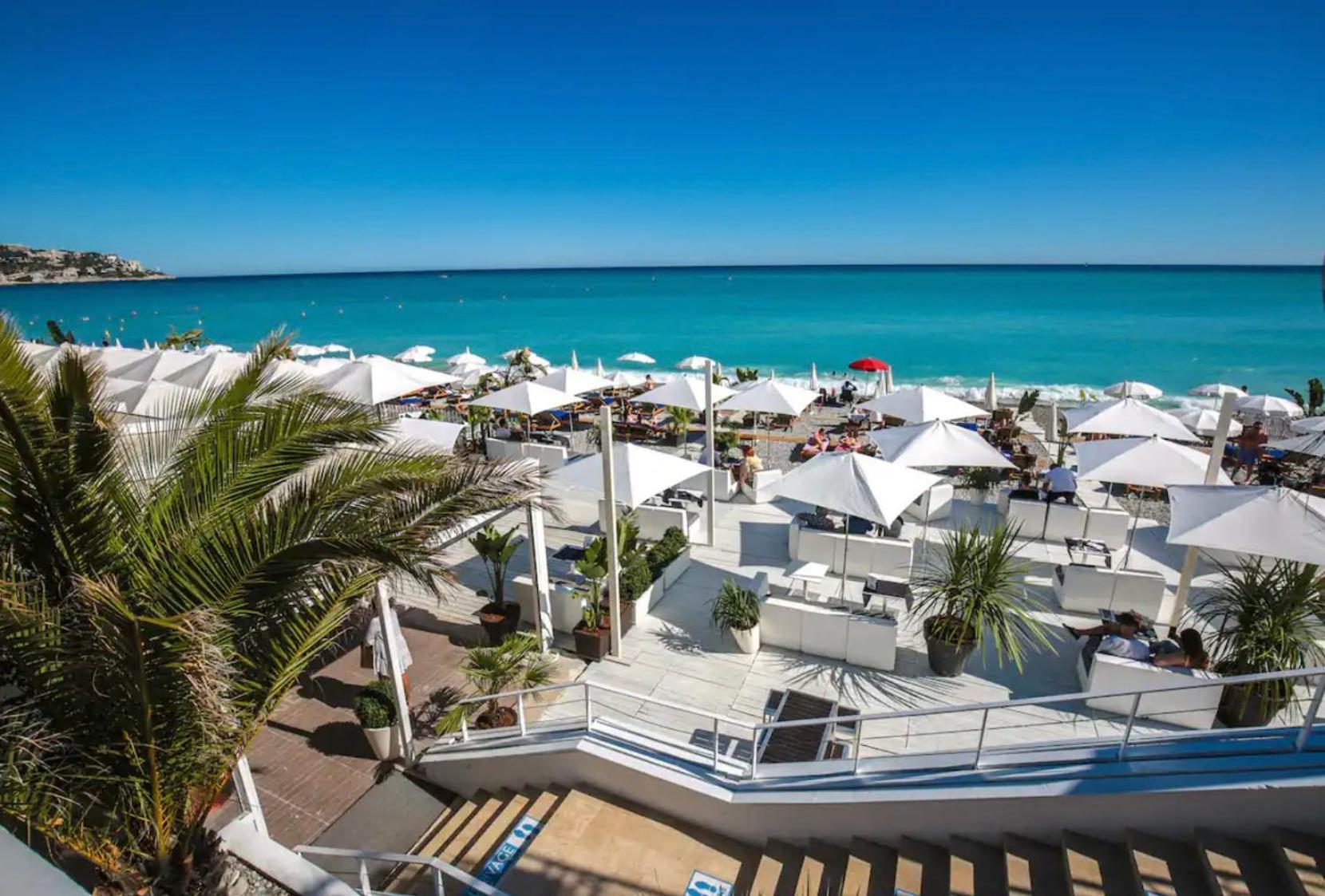 Apartment 2 Steps From Sea - Air Conditioning - 2 Bedrooms - Kitchen - Wifi - Tramway