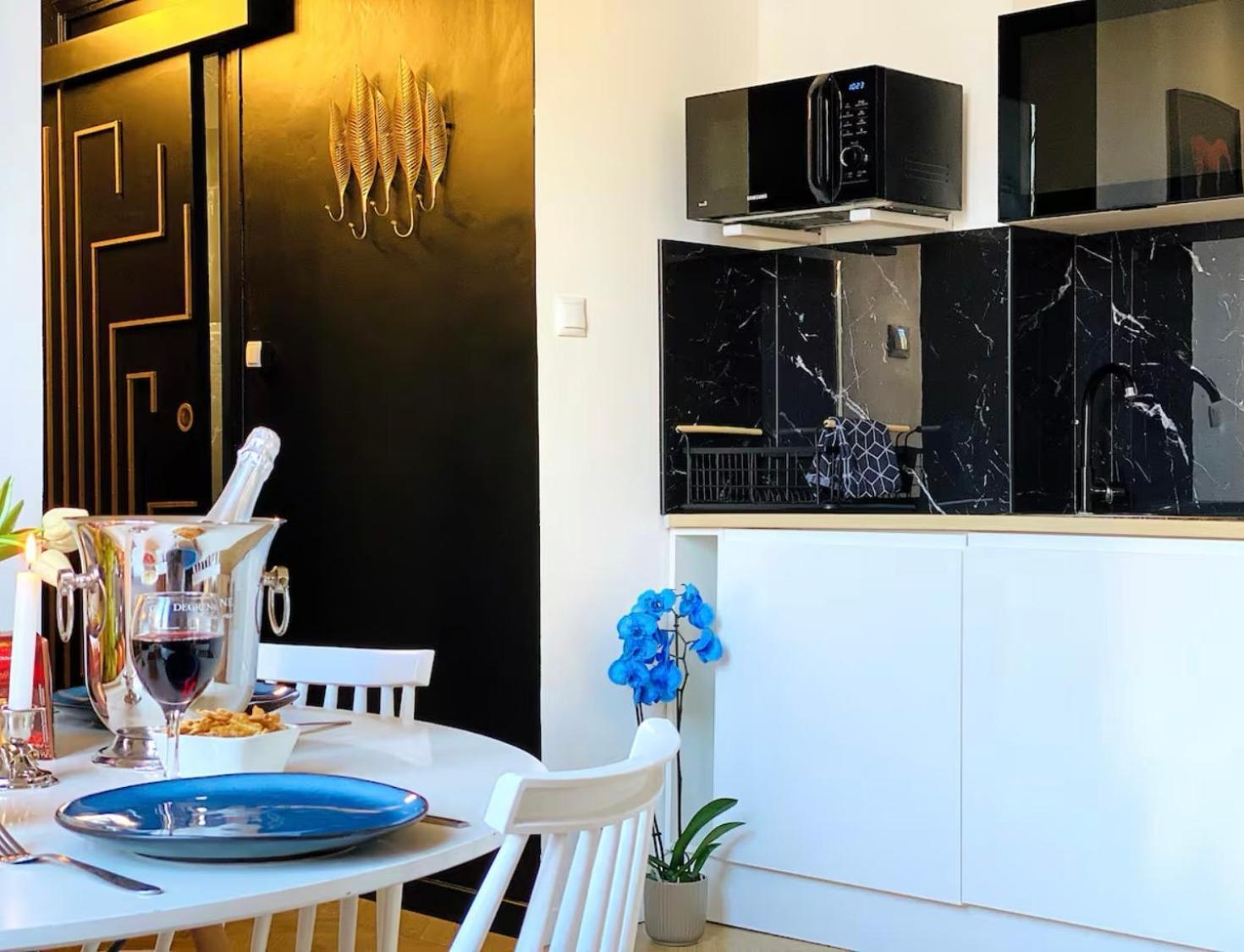 2 Steps From Sea - Air Conditioning - 2 Bedrooms - Kitchen - Wifi - Tramway Nice