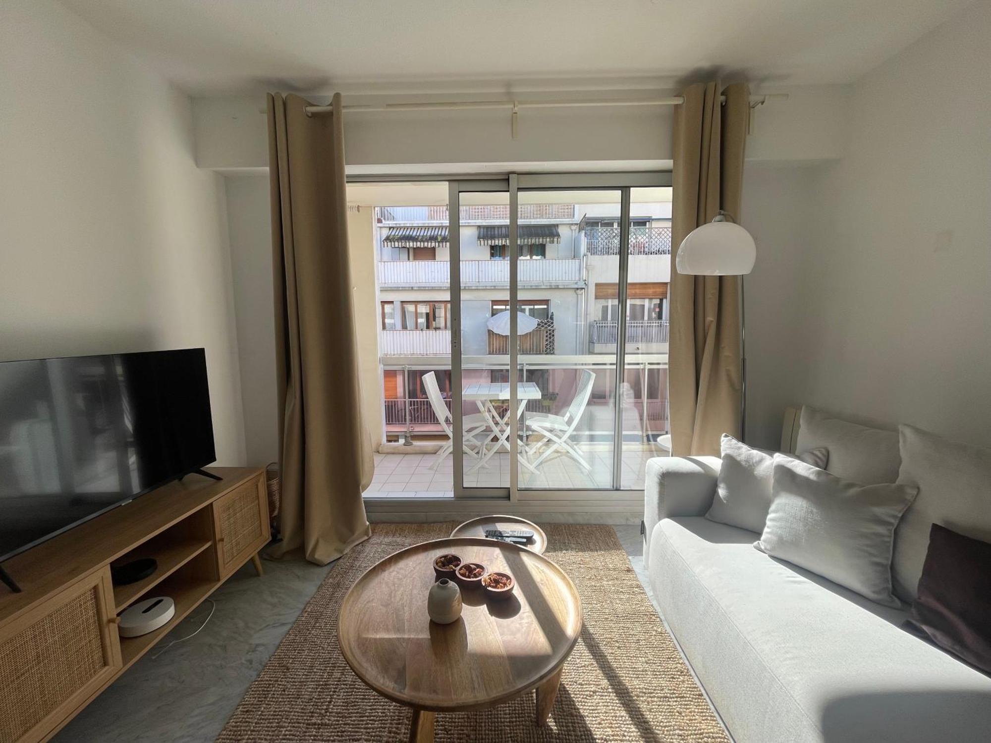 Apppartement Avec Terrasse - 2 A 4 Personnes * Nice