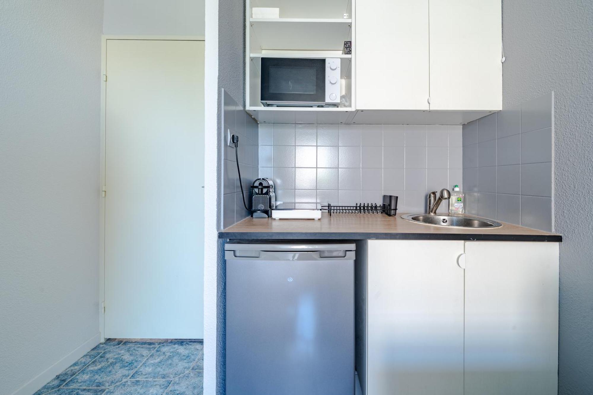 Cosy 2-room Flat - Train Station - Center Apartment *