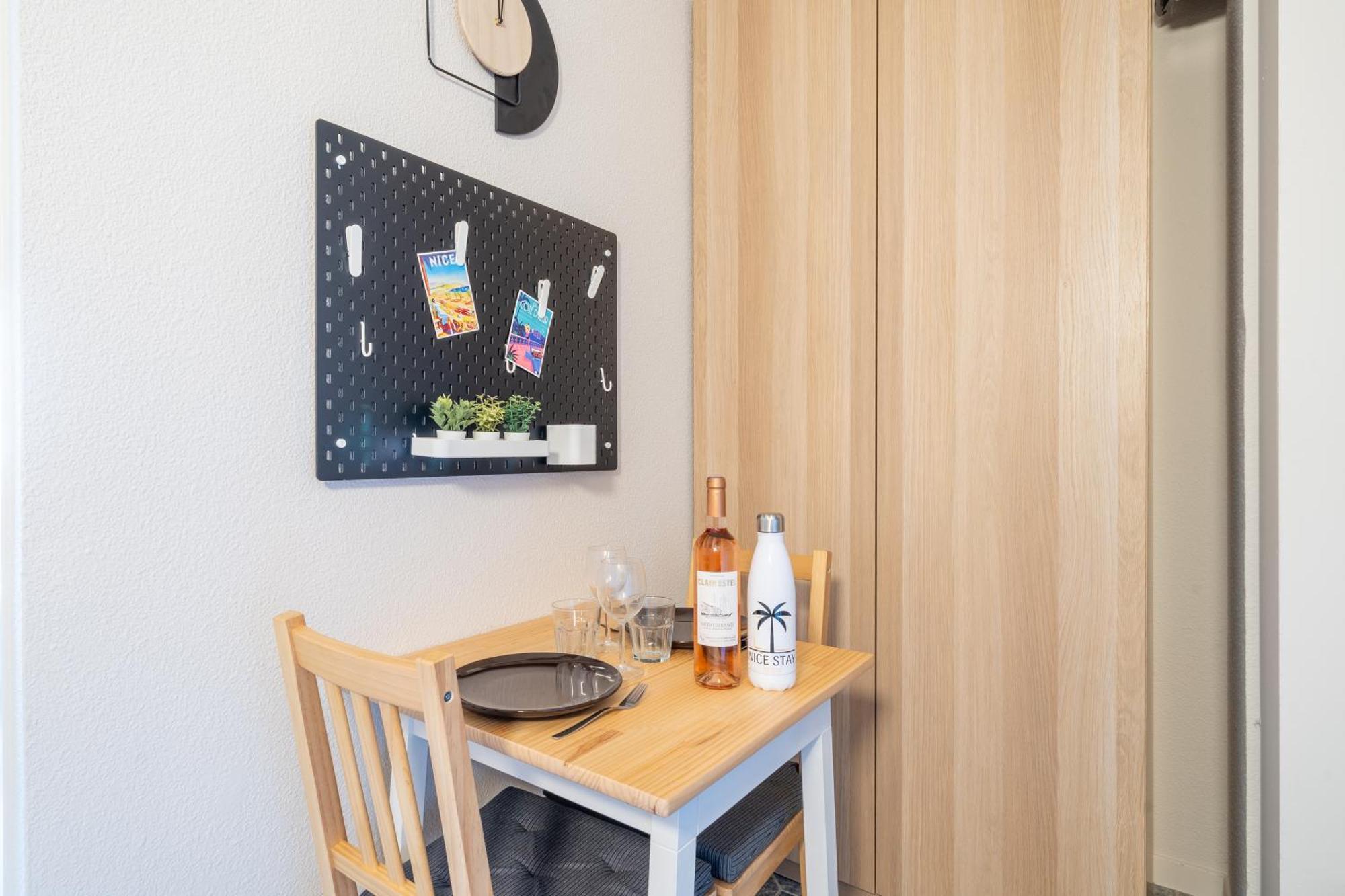 Apartment Cosy 2-room Flat - Train Station - Center Nice