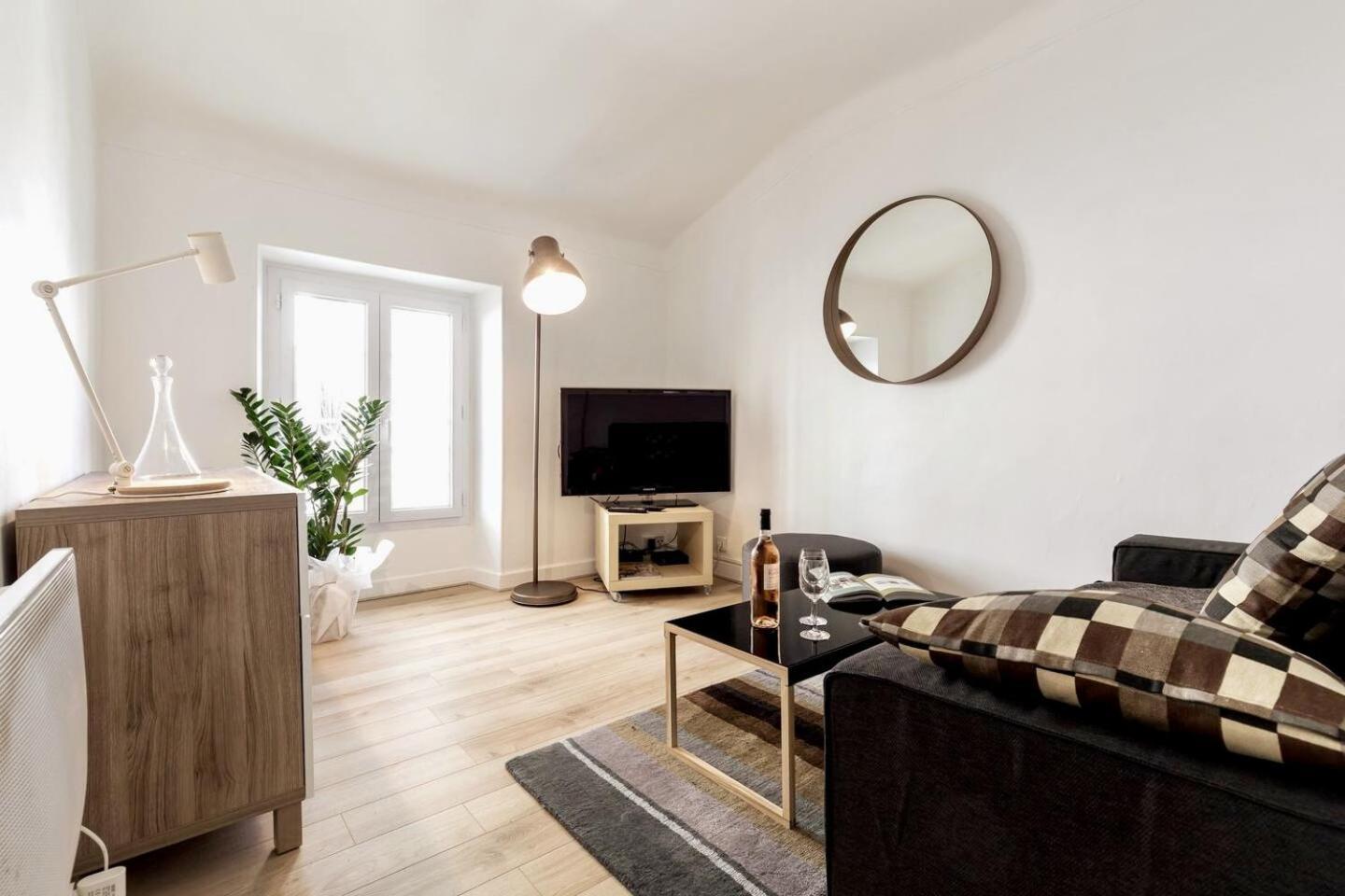 T2 Bonaparte Place Du Pin Port