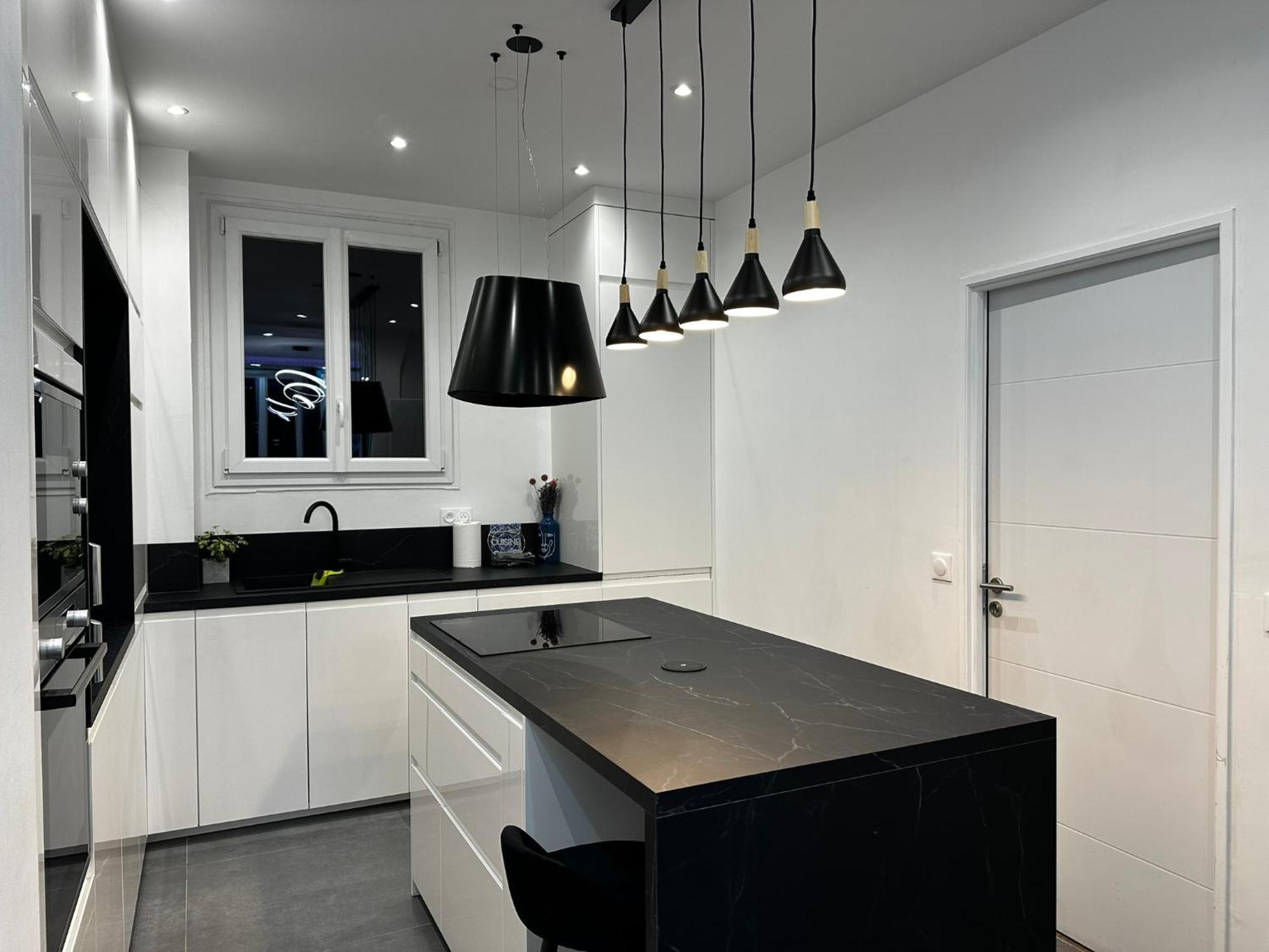 Chic Renovated 2 Bedroom Entire Or Only Private In Liberation In With Garage On Demand, Ac, Wi-fi And Tram Access Apartamento *