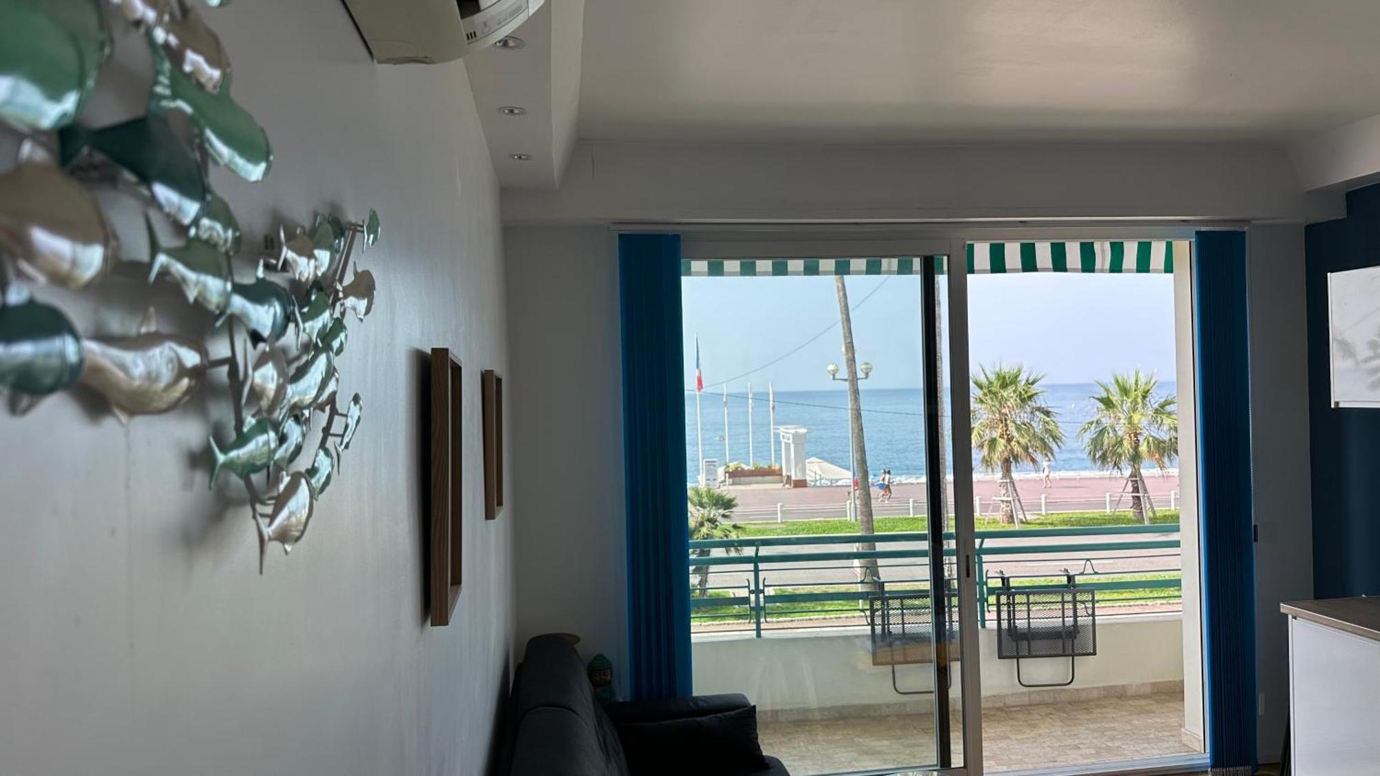 Apartment Carre D Or Face A La