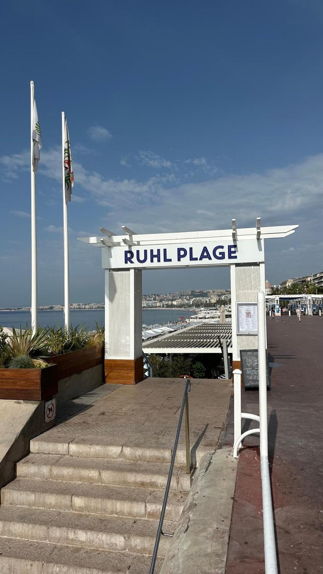 Apartment Carre D Or Face A La *
