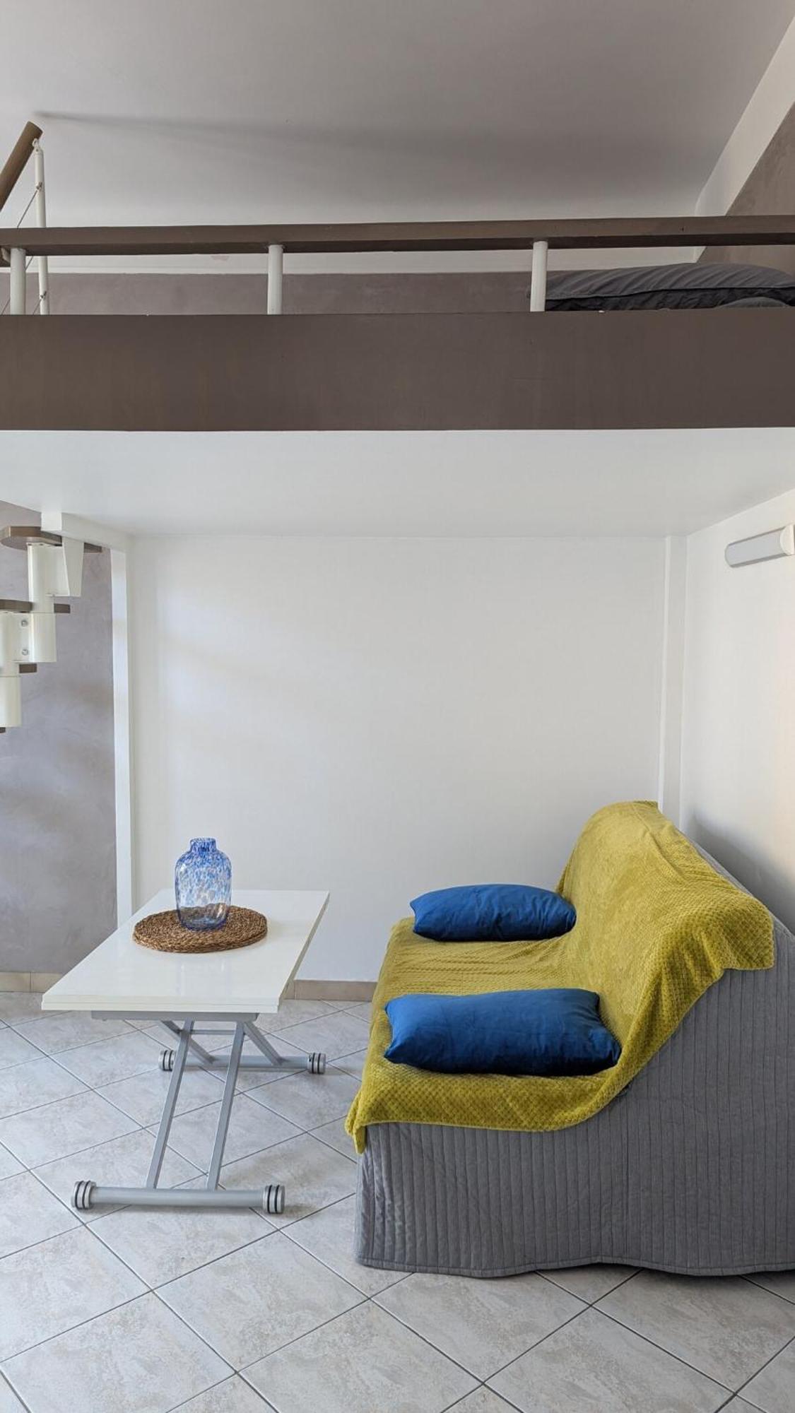 - - Quartier Du Port *