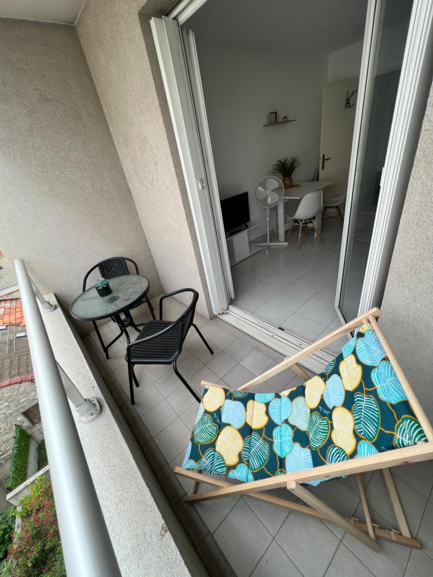 Center - 2 Person * Nice