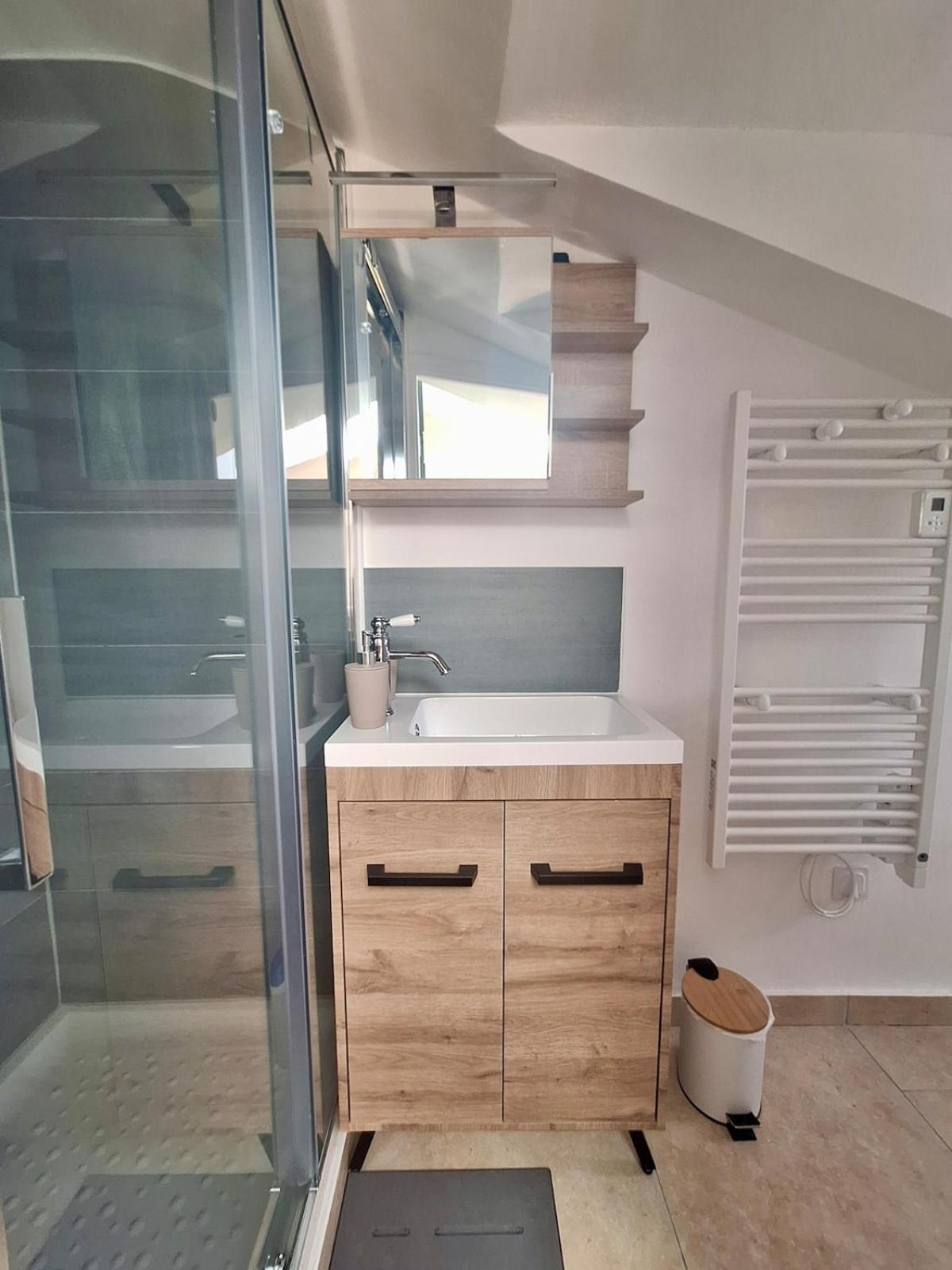 Lofty Hideout With 2 Bedrooms * Nice