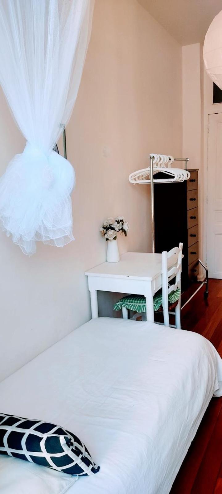 Guest Bedroom In Private Home, Quiet, Elegant, 10 Mins To Beach, 1 Triple And 1 Double Bedrooms Nice