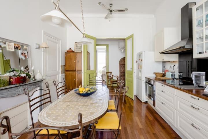 Guest Bedroom In Private Home, Quiet, Elegant, 10 Mins To Beach, 1 Triple And 1 Double Bedrooms Homestay Nice