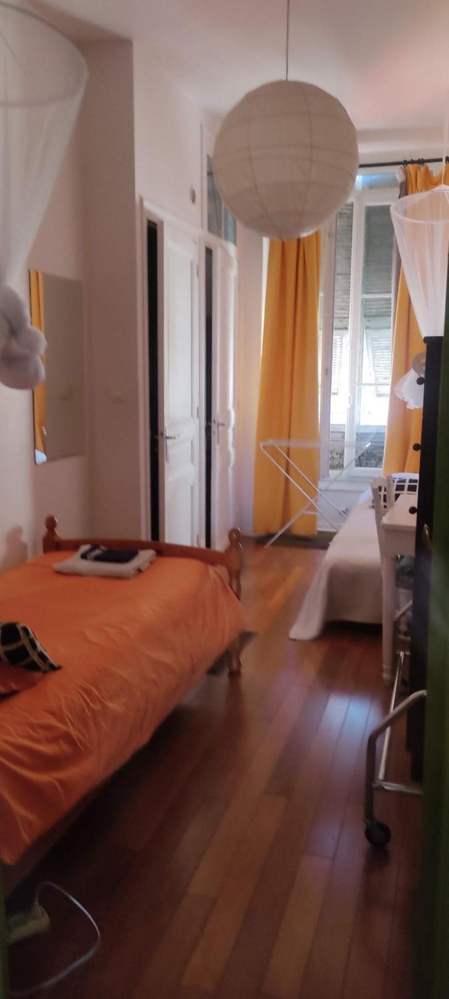 Guest Bedroom In Private Home, Quiet, Elegant, 10 Mins To Beach, 1 Triple And 1 Double Bedrooms * Nice