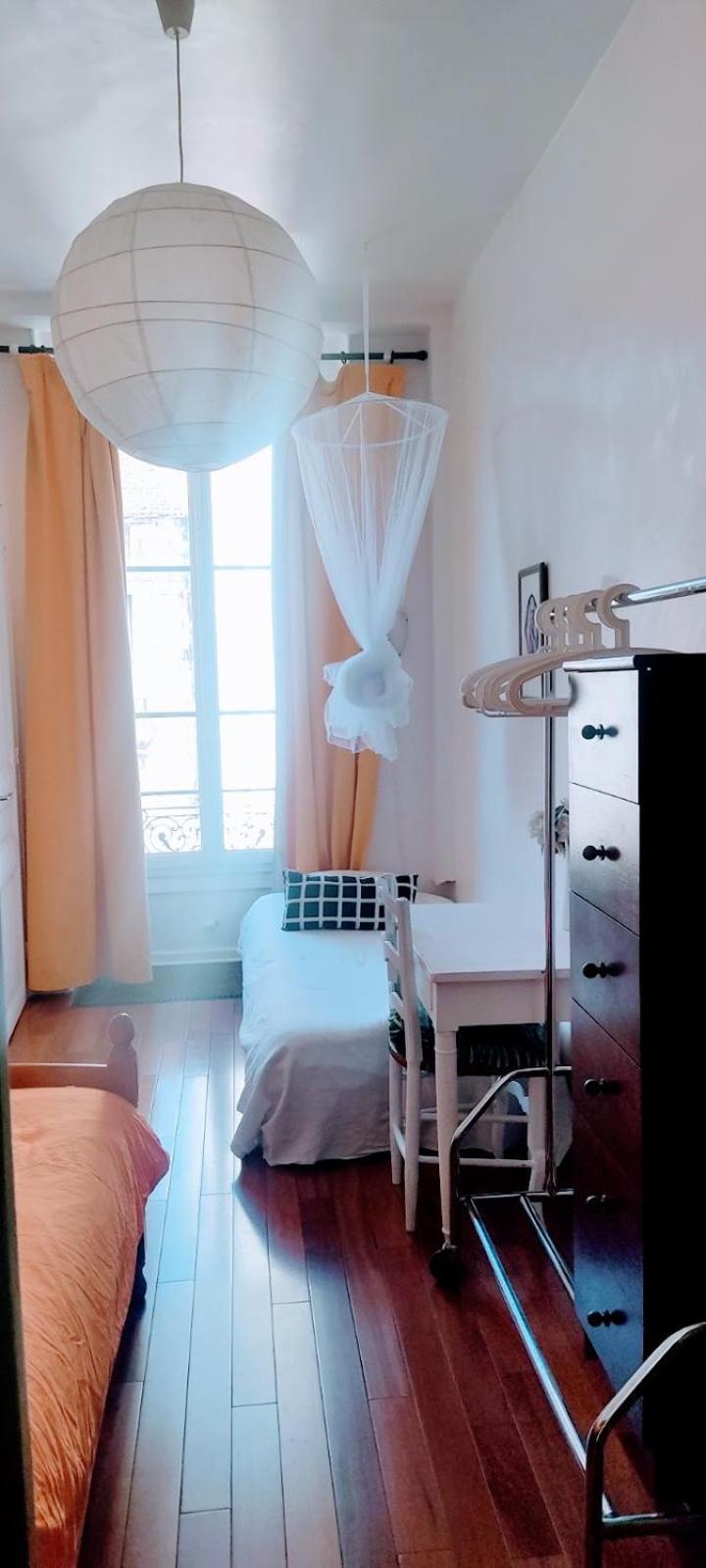 Homestay Guest Bedroom In Private Flat, Quiet, Elegant, 10 Mins To Beach, 1 Triple And 1 Double Bedrooms
