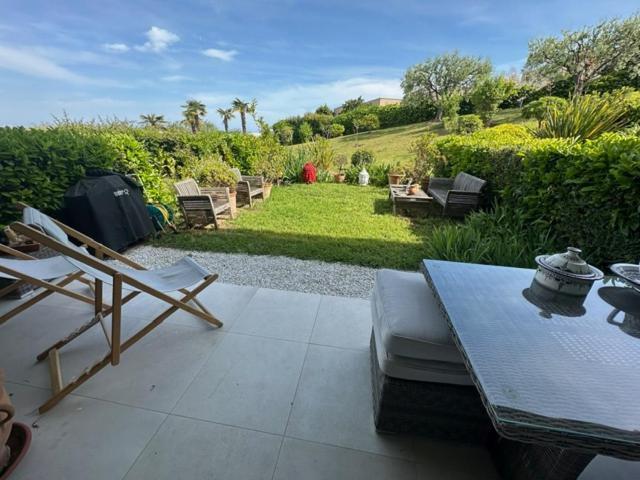 Spacieux Appartement, Jardin, Vue Mer, Calme *