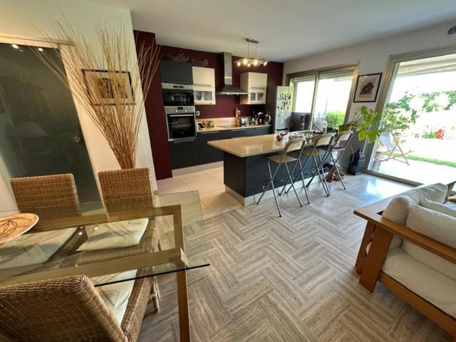 Apartment Spacieux Appartement, Jardin, Vue Mer, Calme