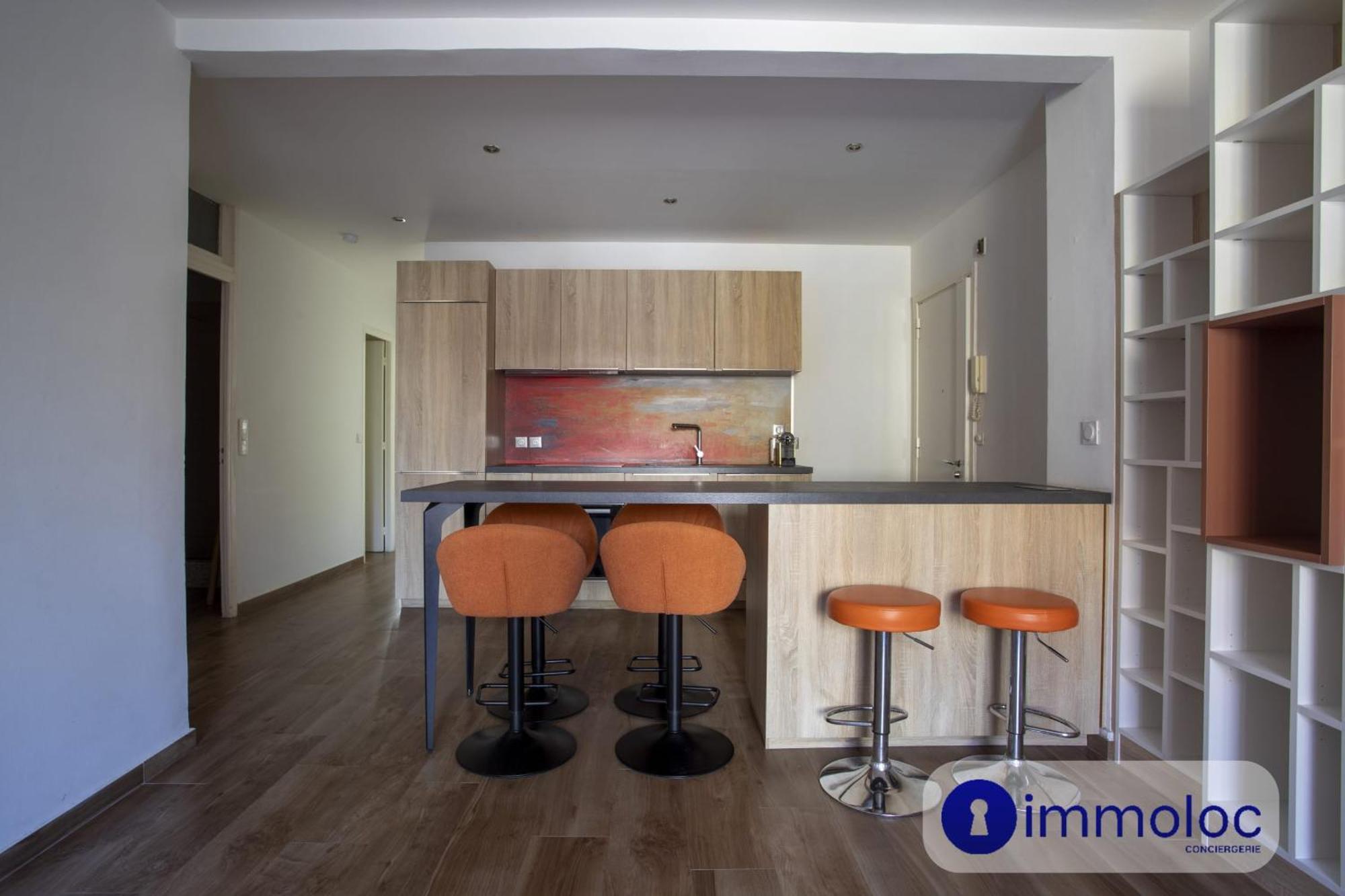 Neighborhood Liberation Apartment *