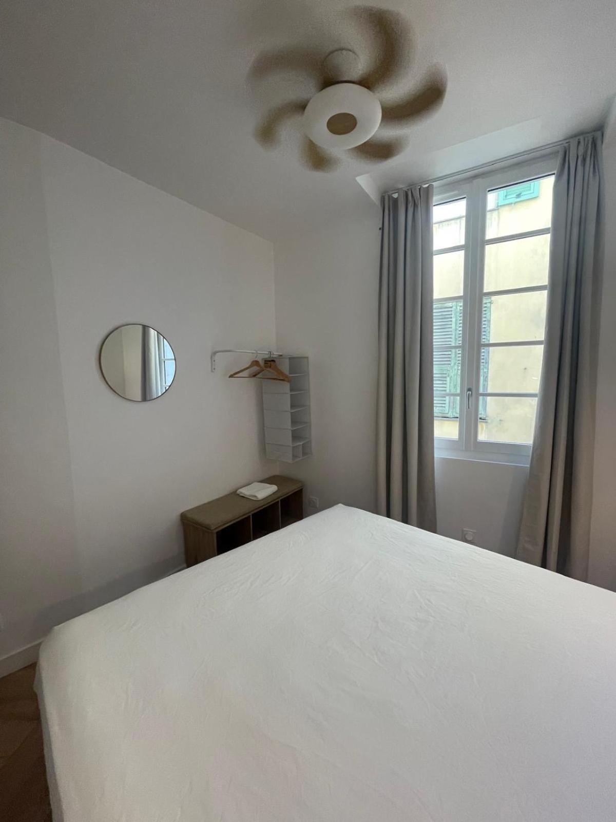 Apartment Recently Renovated In Quiet Area In Heart Of Old *