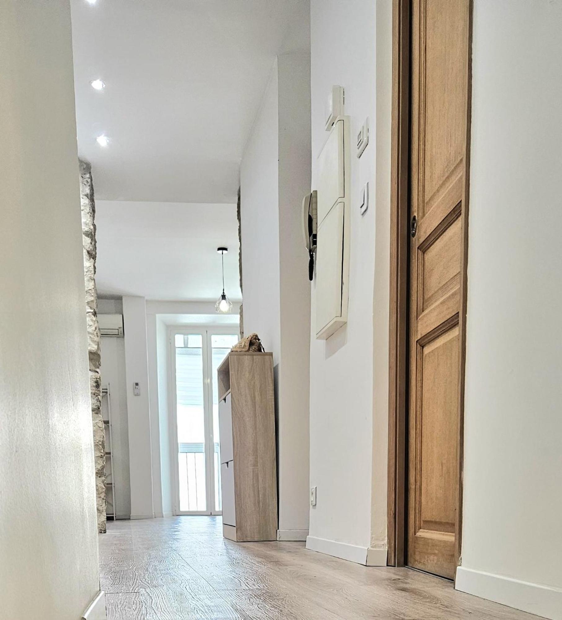Apartment T2 With Contemporary Design And Air Conditioning