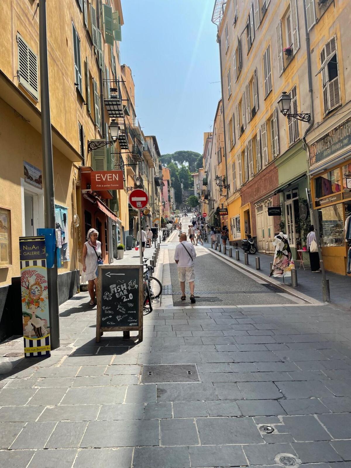 Apartment Recently Renovated In Quiet Area In Heart Of Old Nice