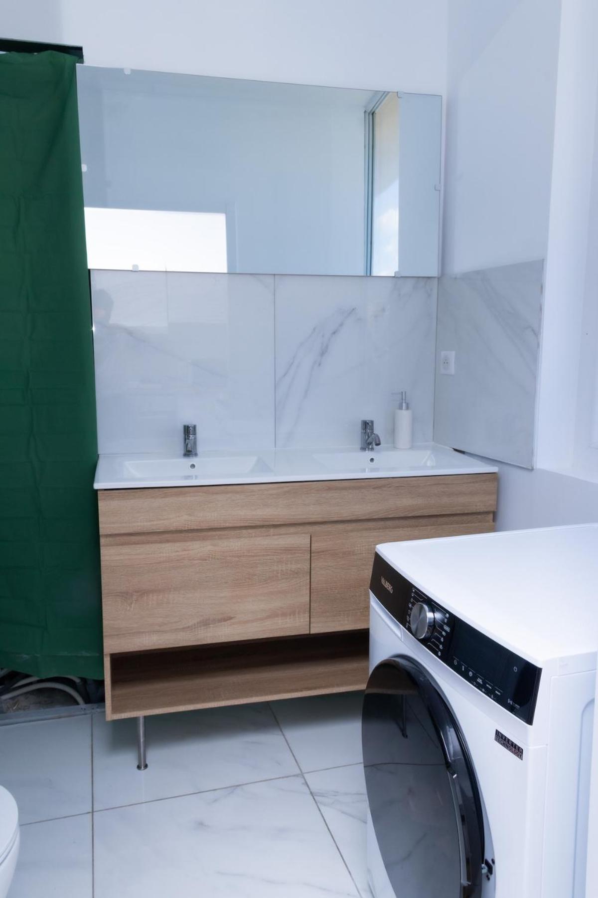 Spacieux 3 Pieces 3 Sde, Proche