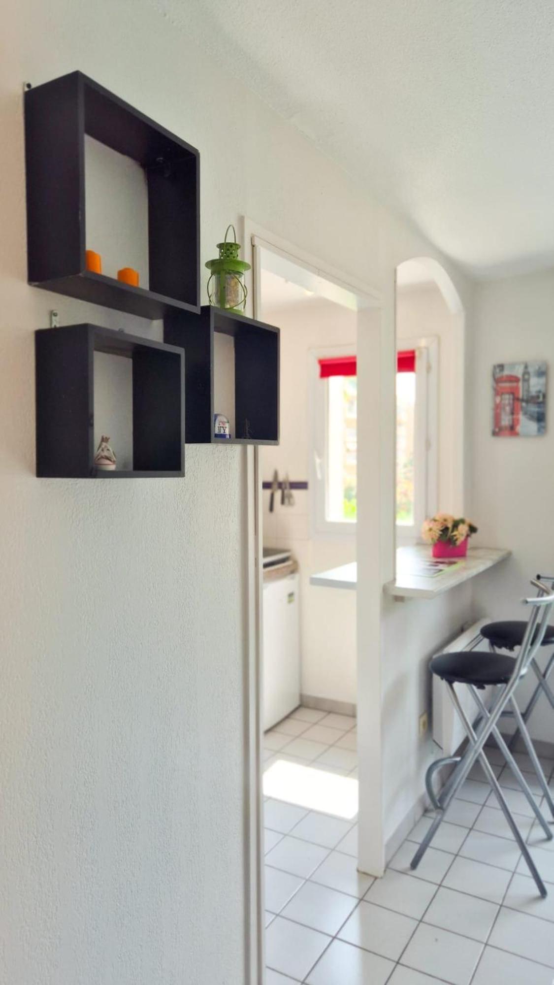 2p, Balcon, Parking Proche Apartment *