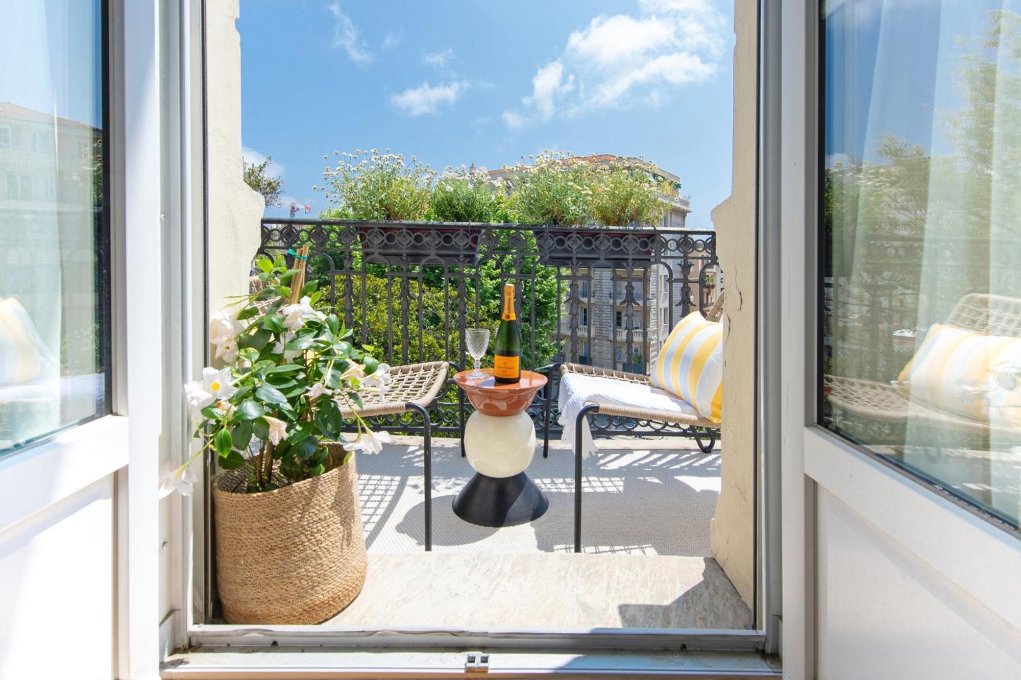 Sumptuous Art Deco - 6 People Nice