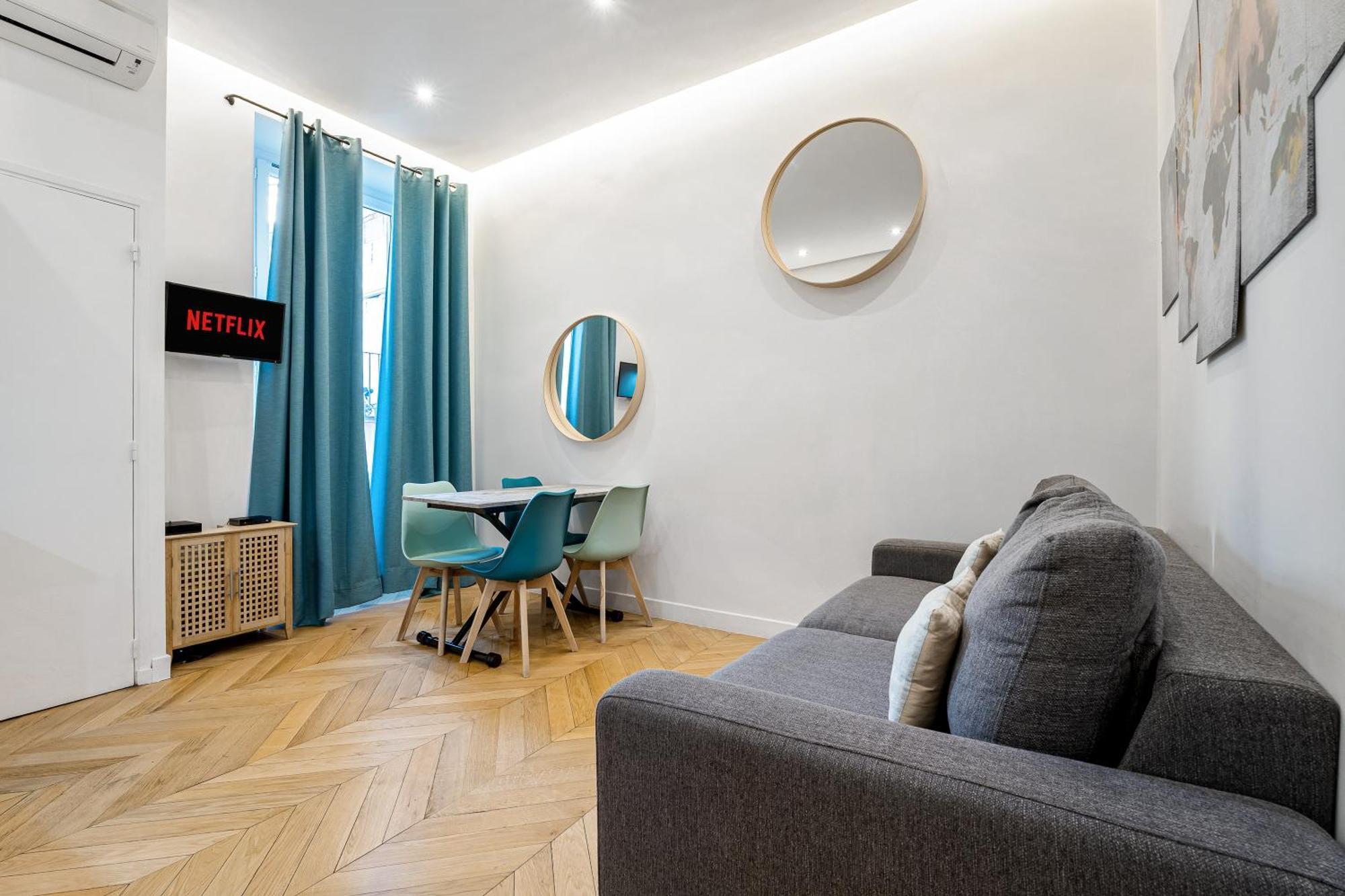 Renting - Verdun - Designer Cocoon Massena Calm Air Conditioning Apartment *