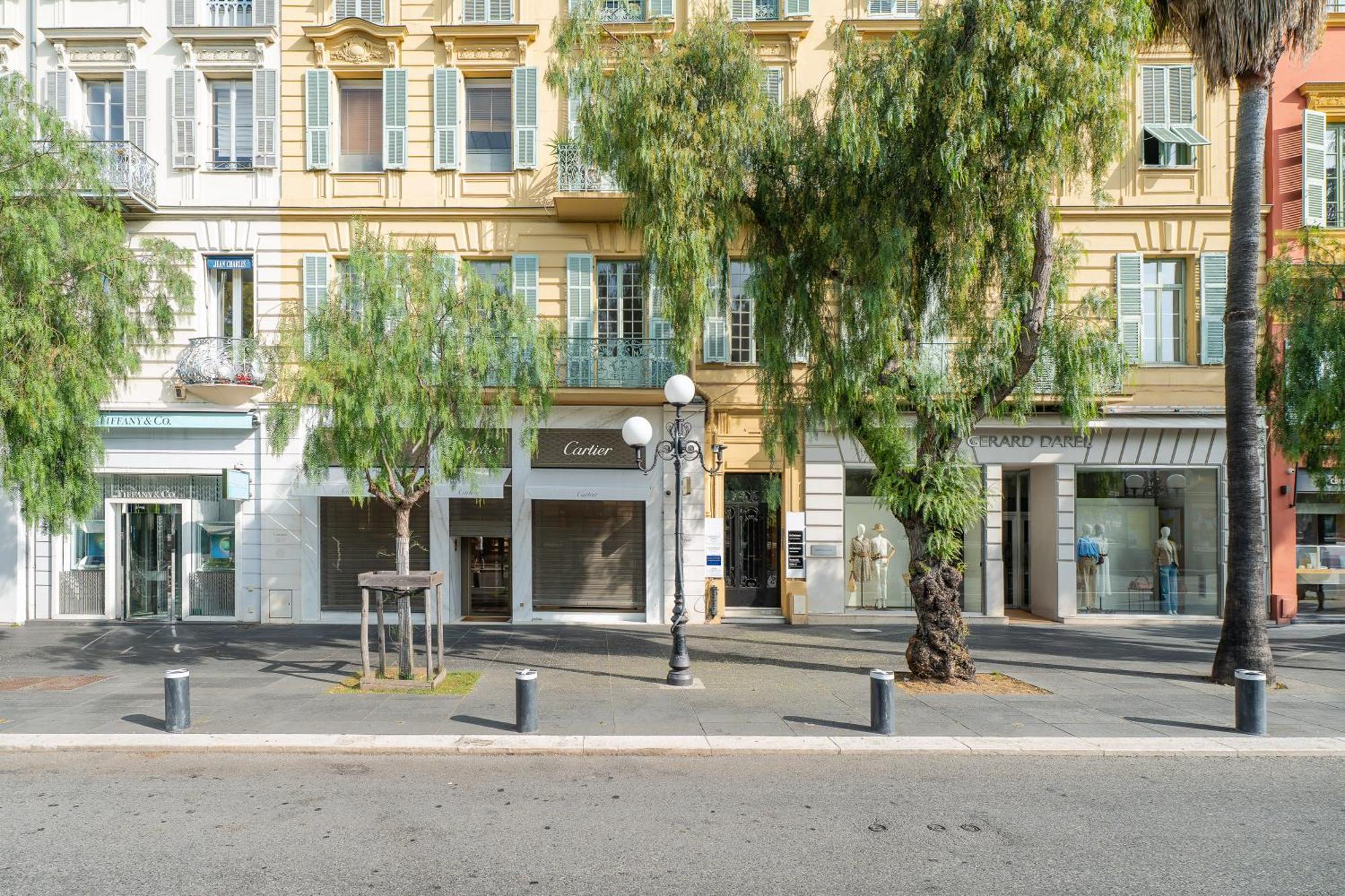 Renting - Verdun - Designer Cocoon Massena Calm Air Conditioning Apartment