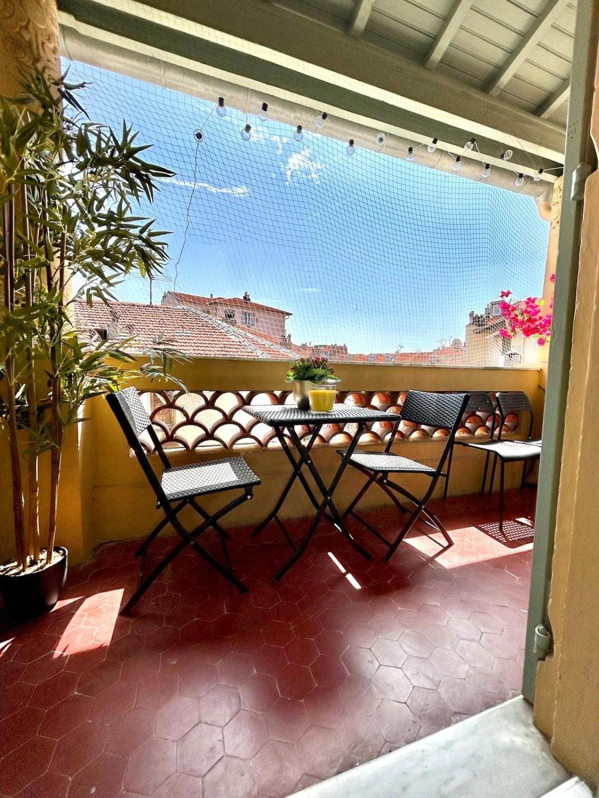 Reve Bleu De - Terrace - & Tram 5 Min Apartment