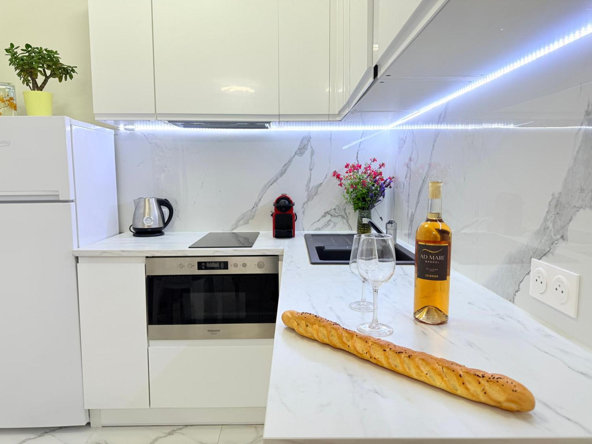 Place Close To The Ac Air , Wi Fi, Parking Apartment