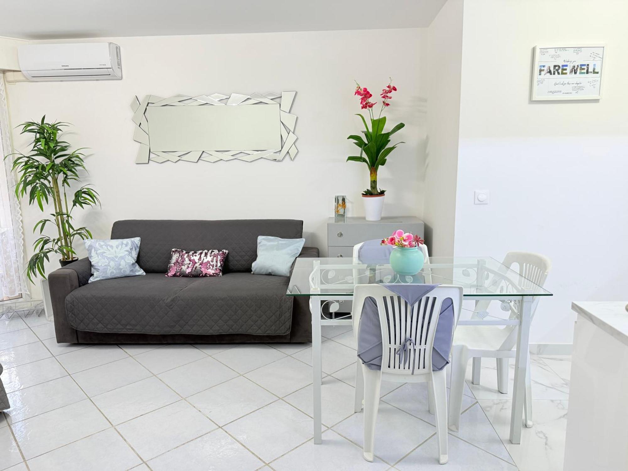 Place Close To The Ac Air , Wi Fi, Parking Apartment Nice