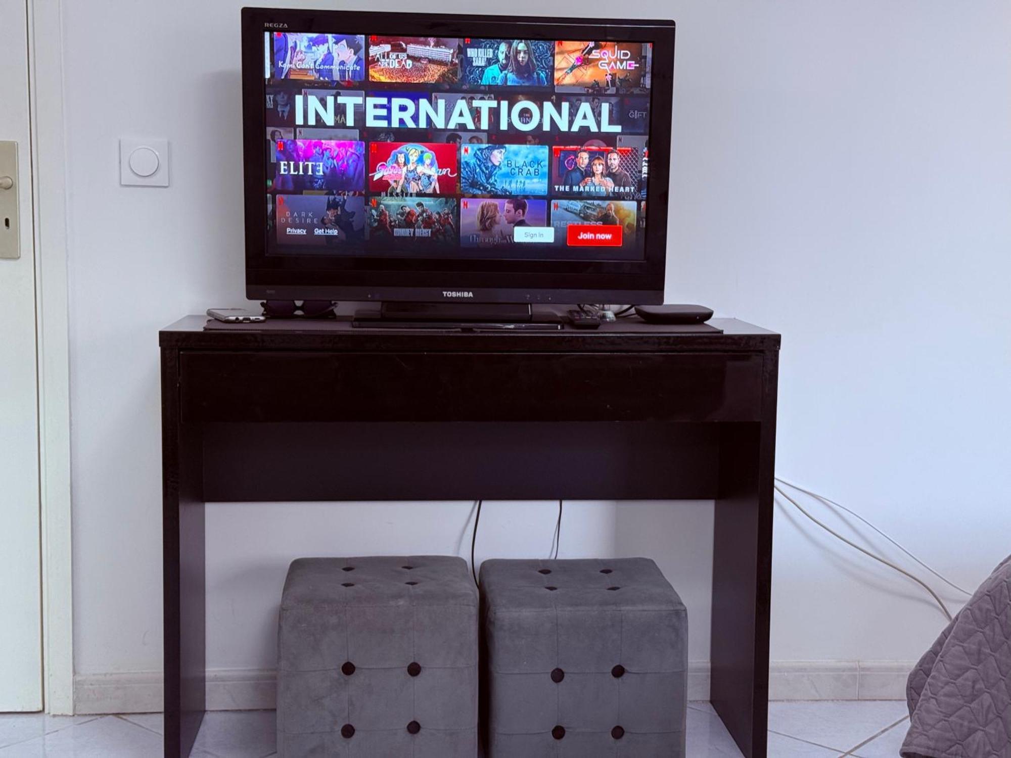 Place Close To The Ac Air , Wi Fi, Parking Apartment Nice