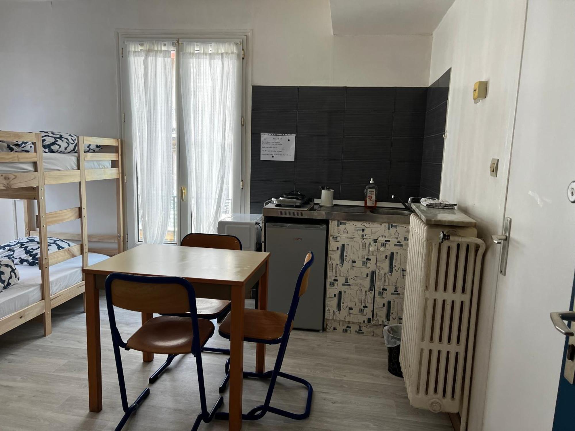 Alpazur Hostel