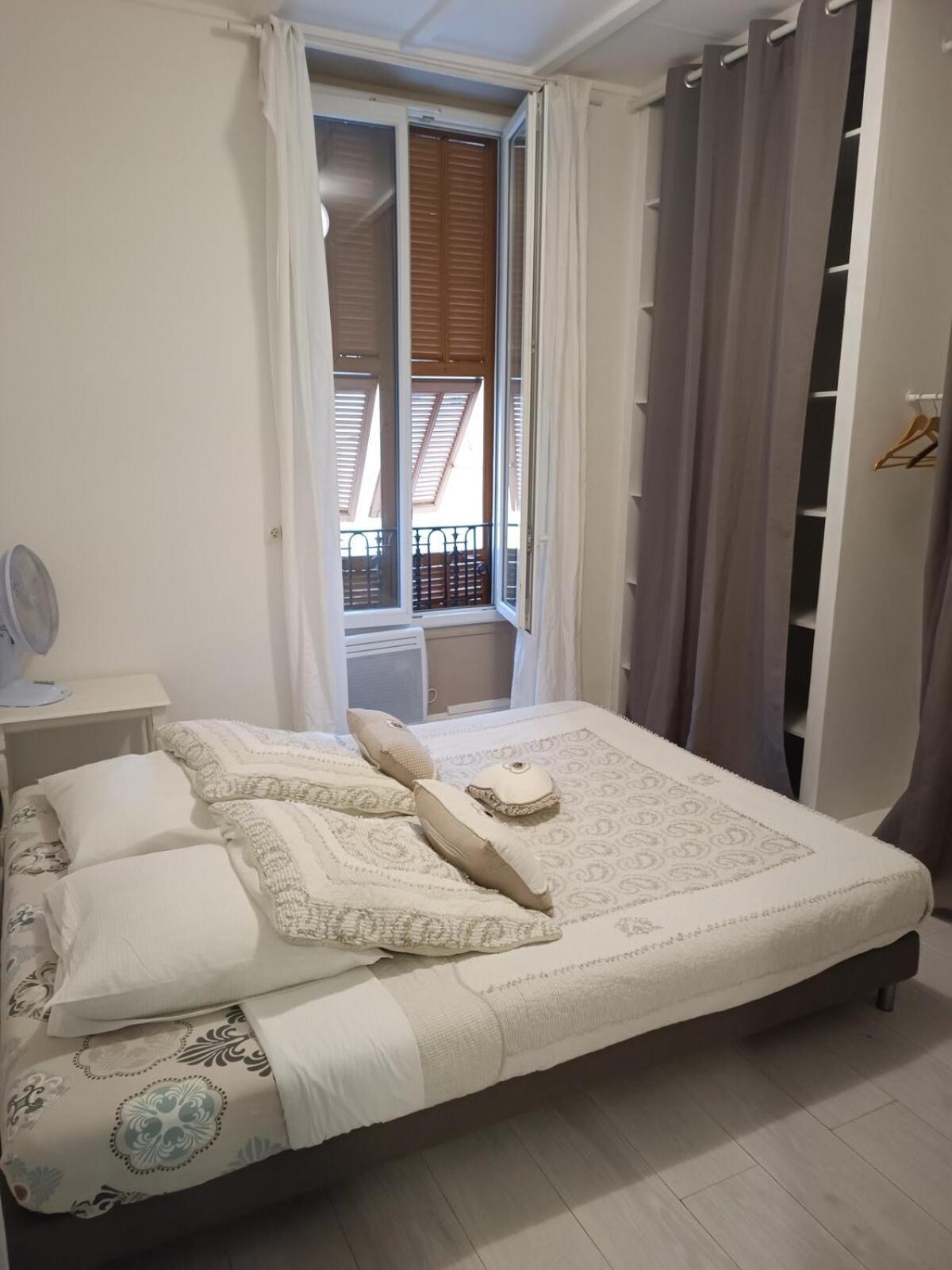 Night At La Nicoise - 6 Per Apartment *