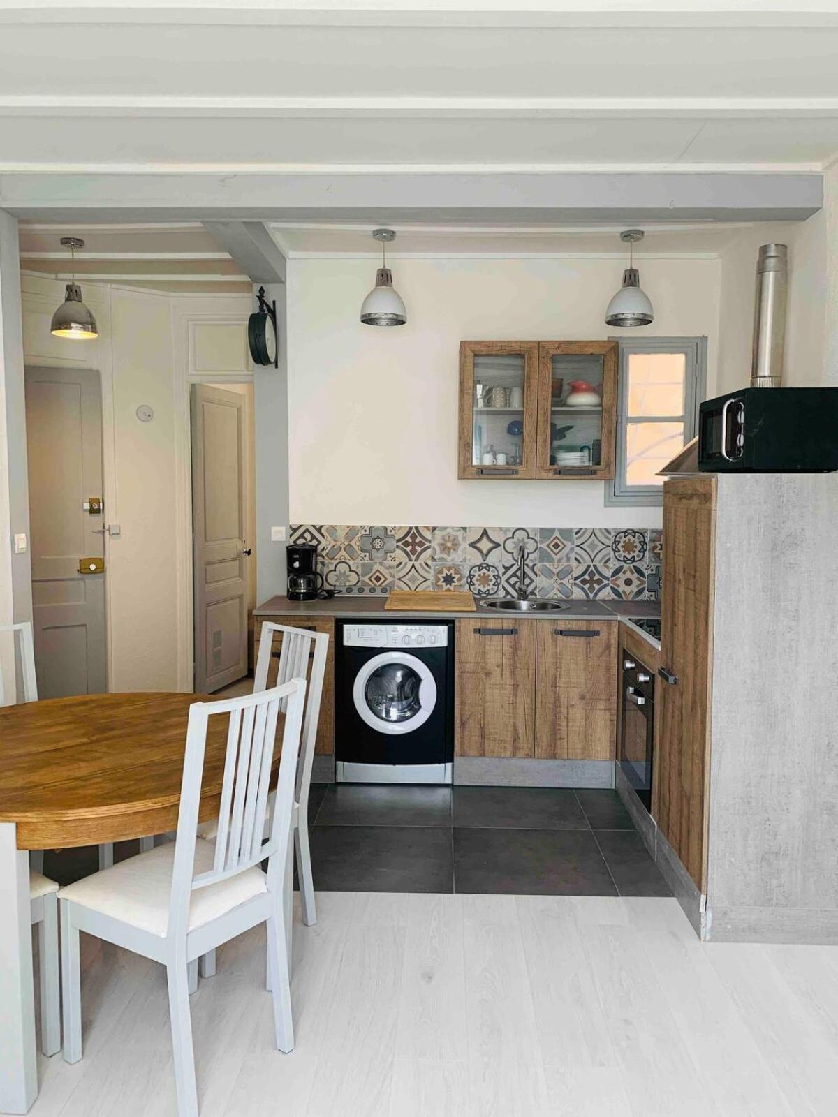 Night At La Nicoise - 6 Per Nice