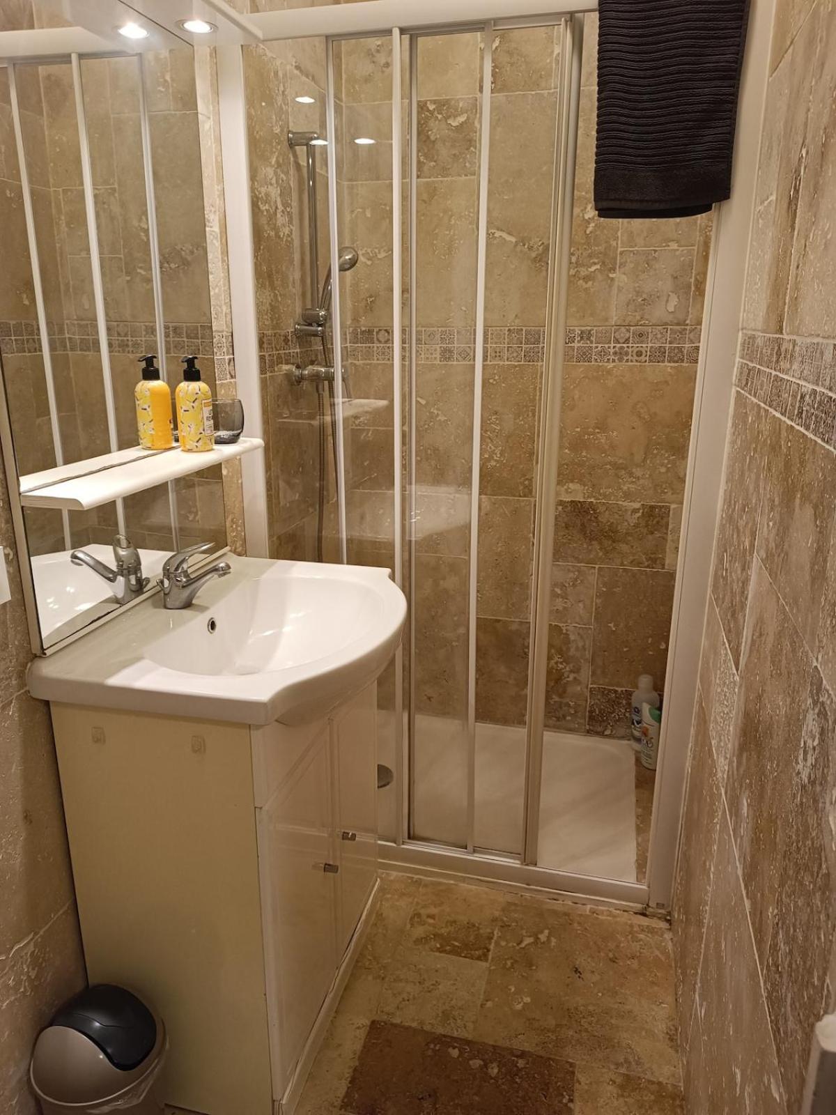 Night At La Nicoise - 6 Per Apartment