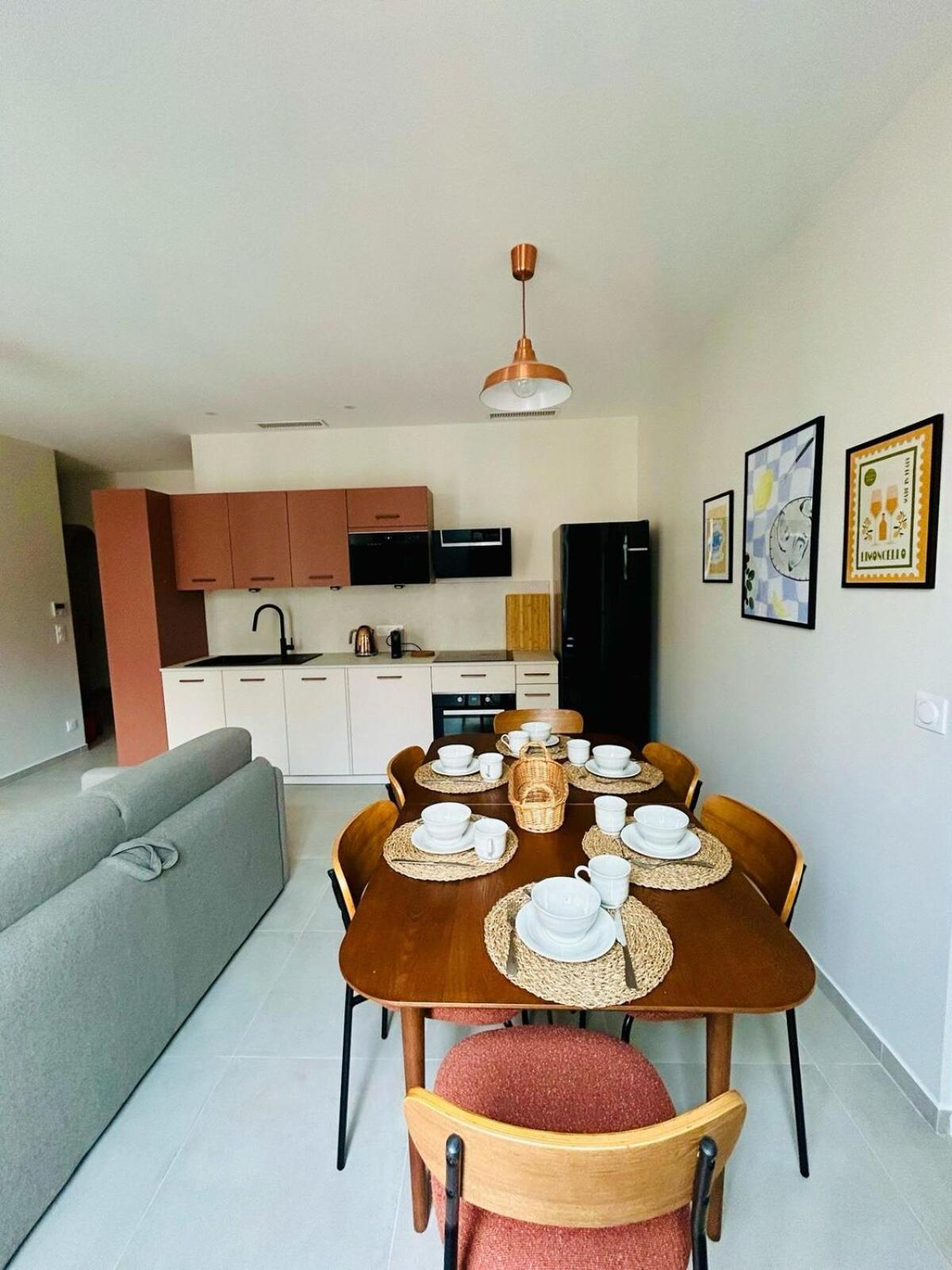 Charming In Port De Nice