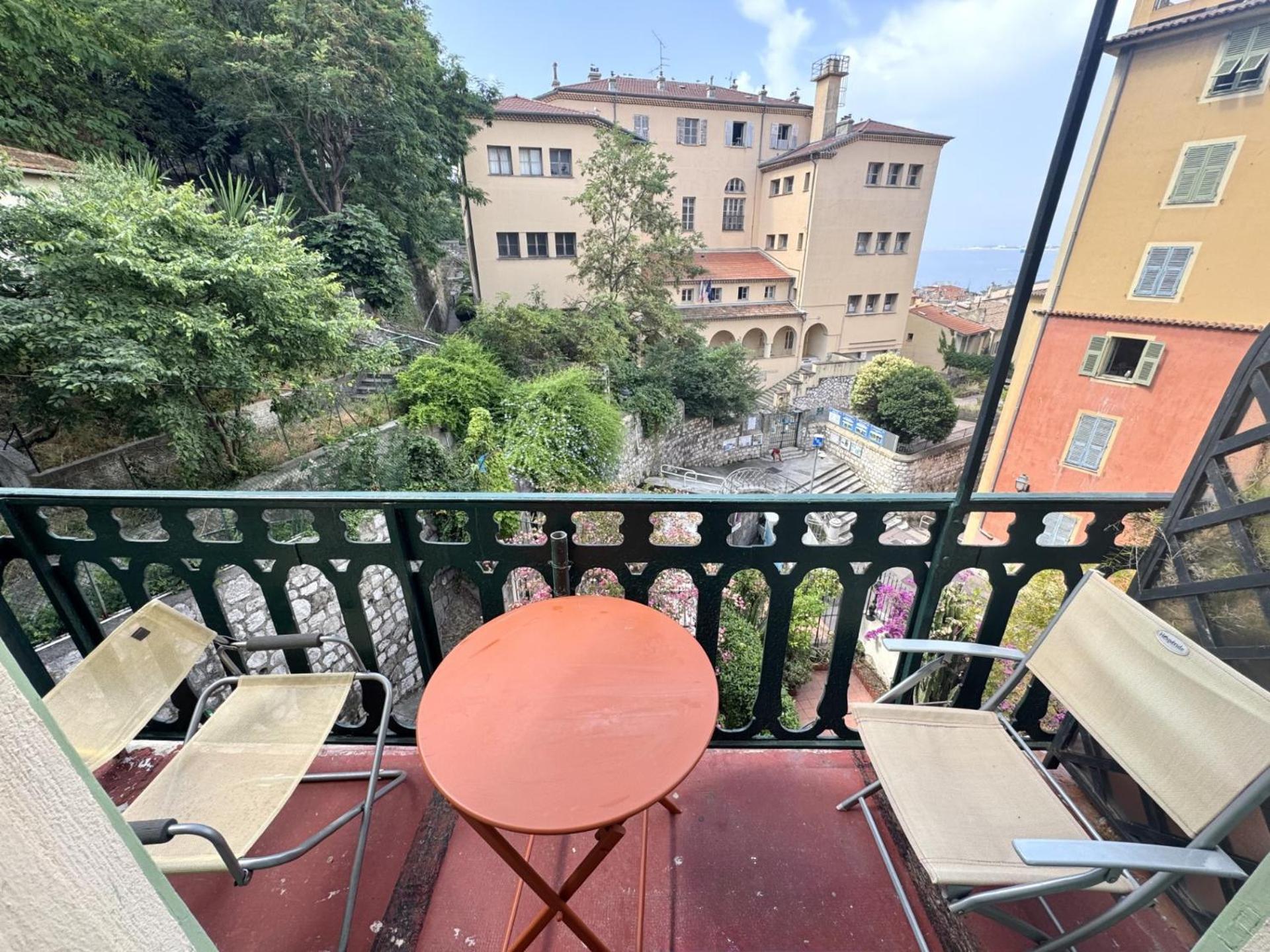 Riviera: Old Town Charm With Sea View Balcony Apartamento