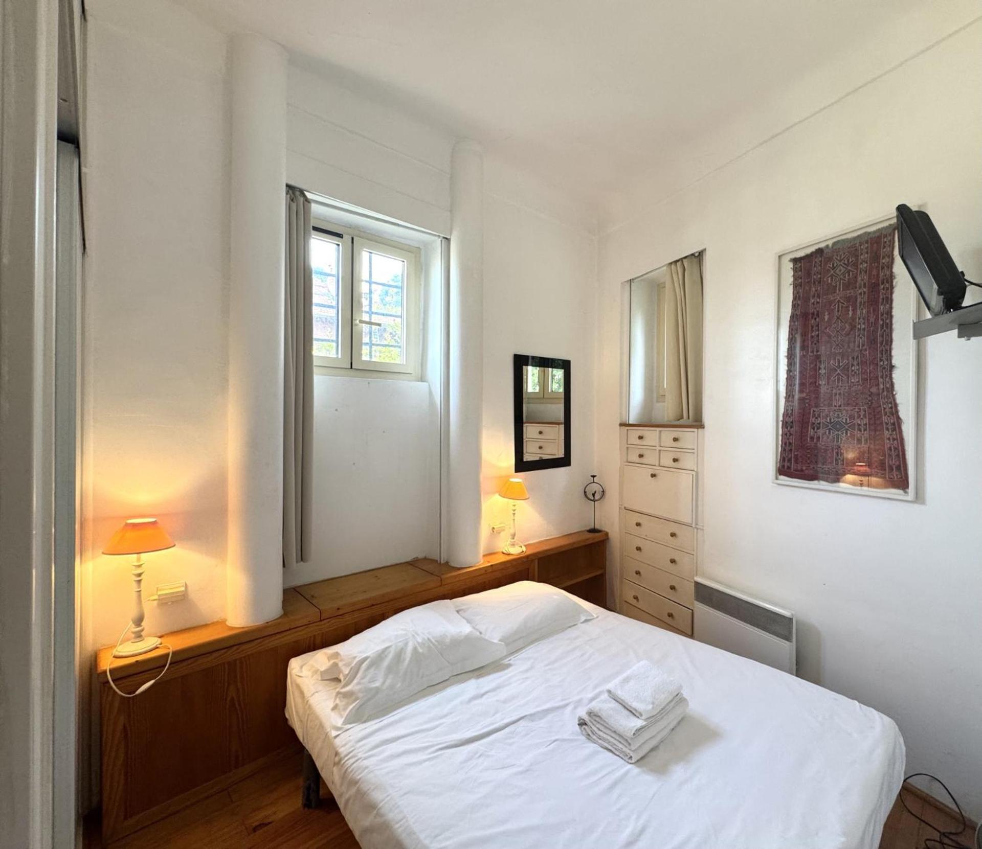 Riviera: Old Town Charm With Sea View Balcony Apartamento *