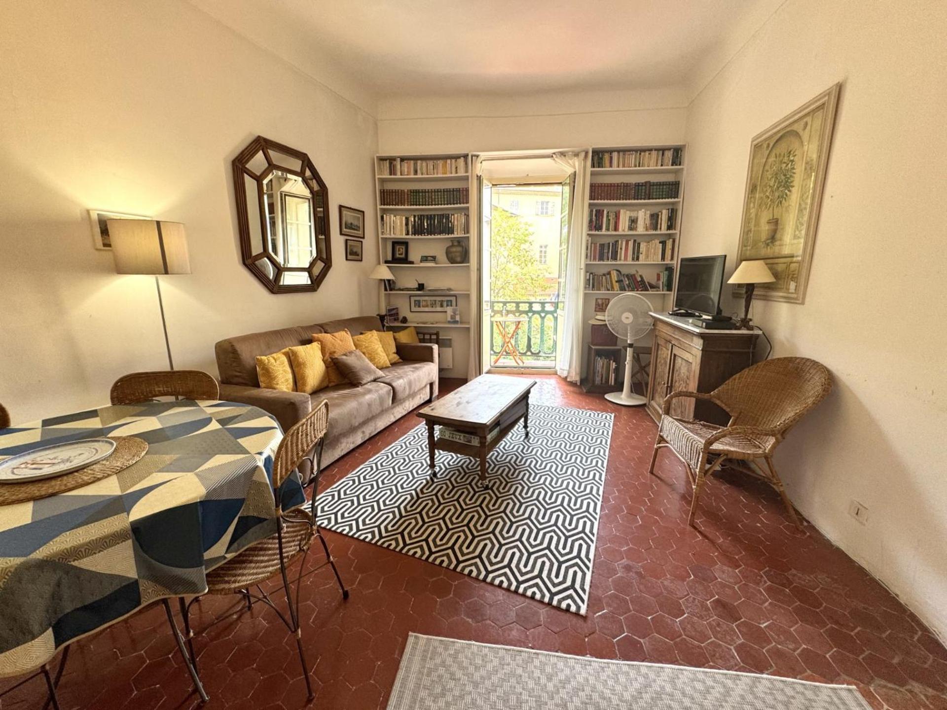 Riviera: Old Town Charm With Sea View Balcony * Nice