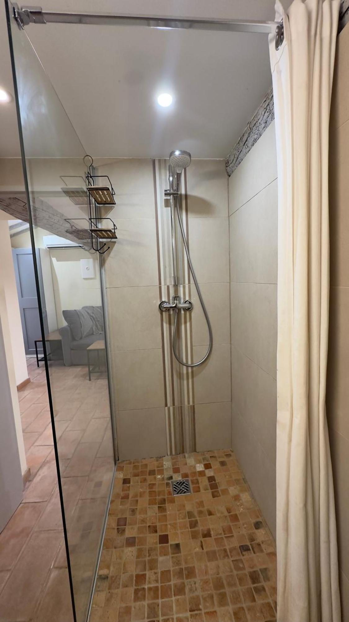 Vieille Neuf Et Cosy, Deux Chambres, 6 Couchages Appartement Nice