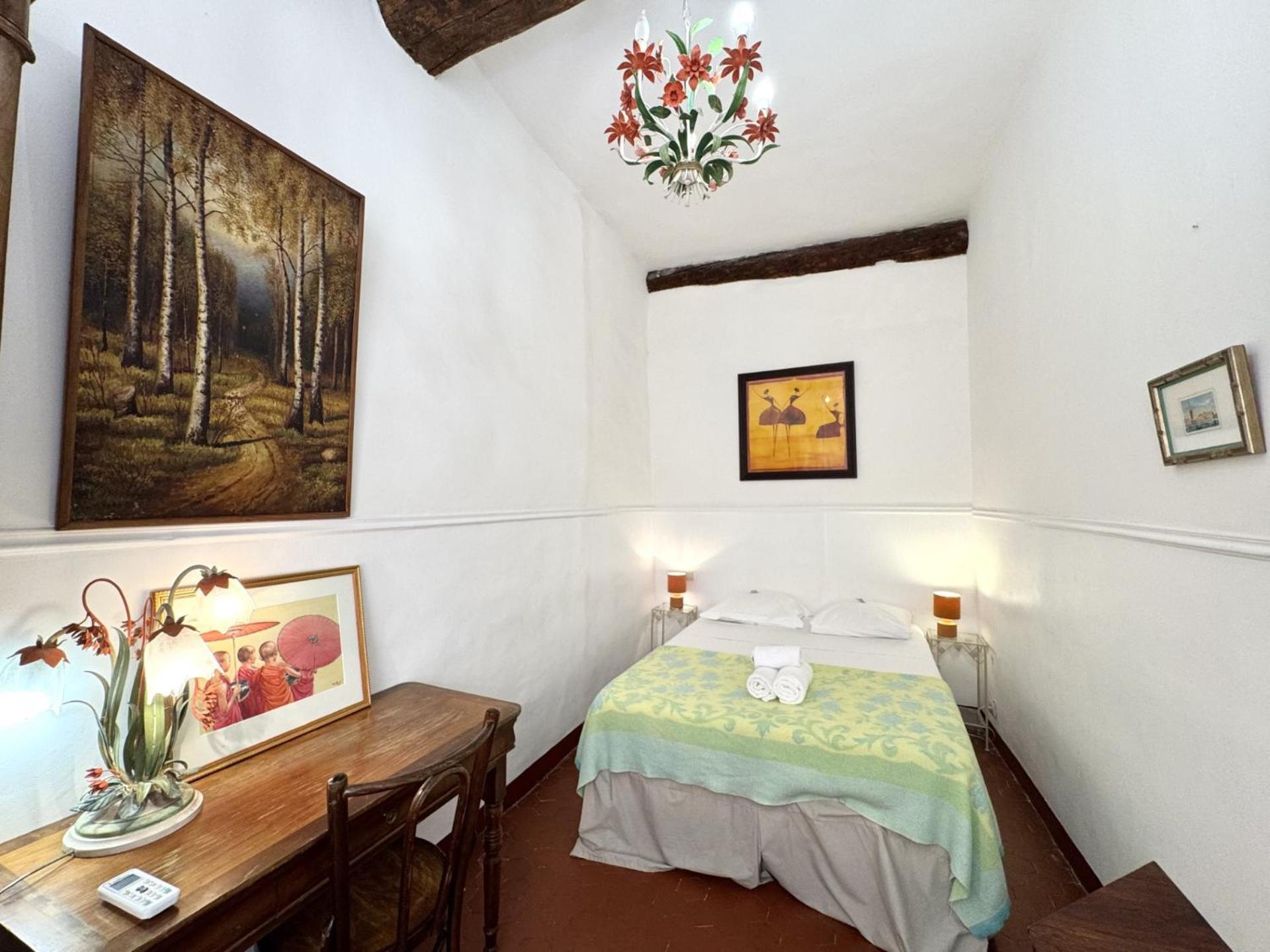 Riviera: Old Town Getaway, Steps From Apartment 3*